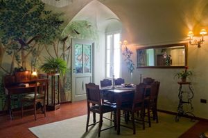 Alquiler Vacacional - Picturesque apartment in a medieval village perched at top a mountain ridge
