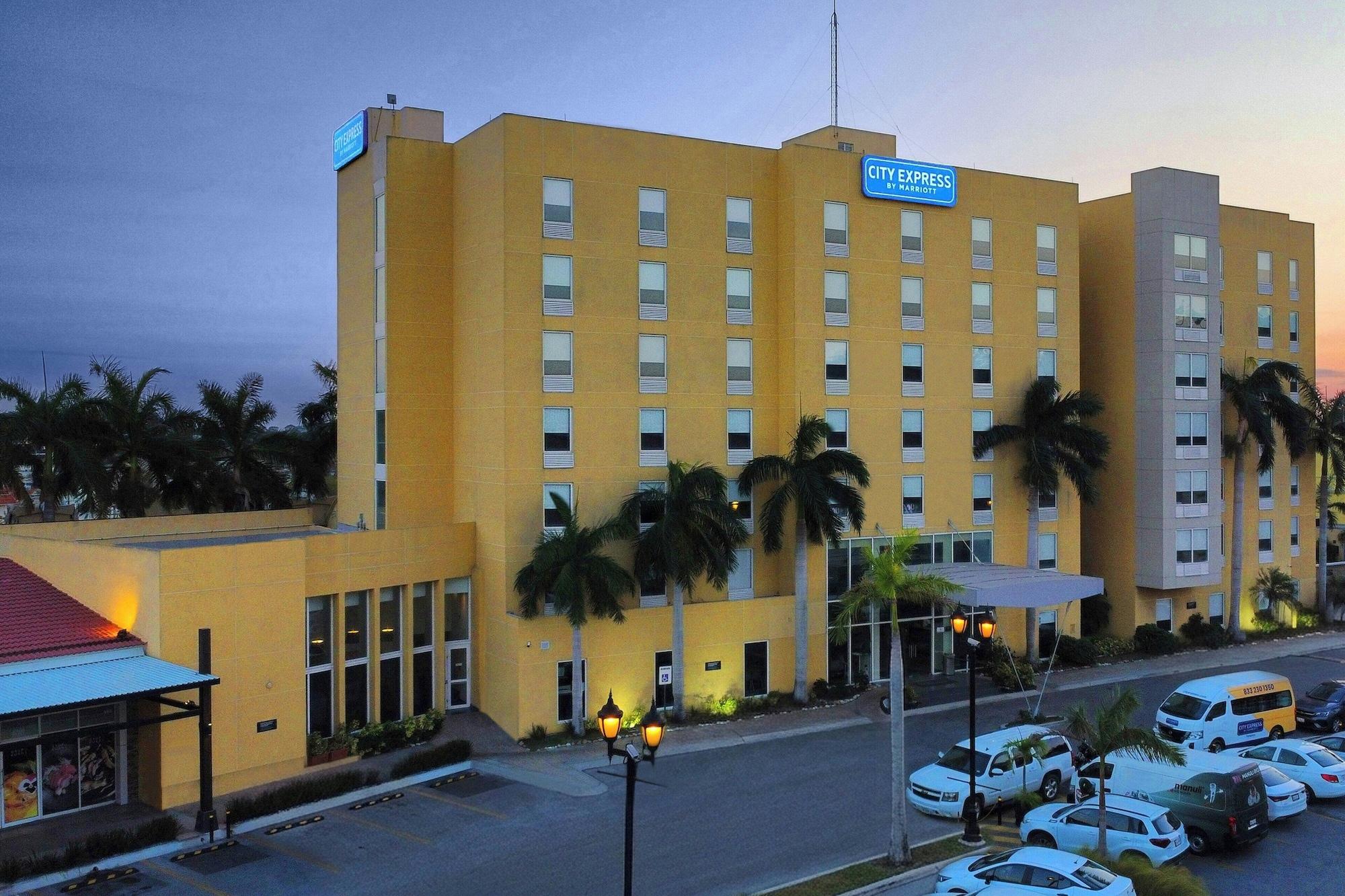 Vista Exterior City Express by Marriott Tampico