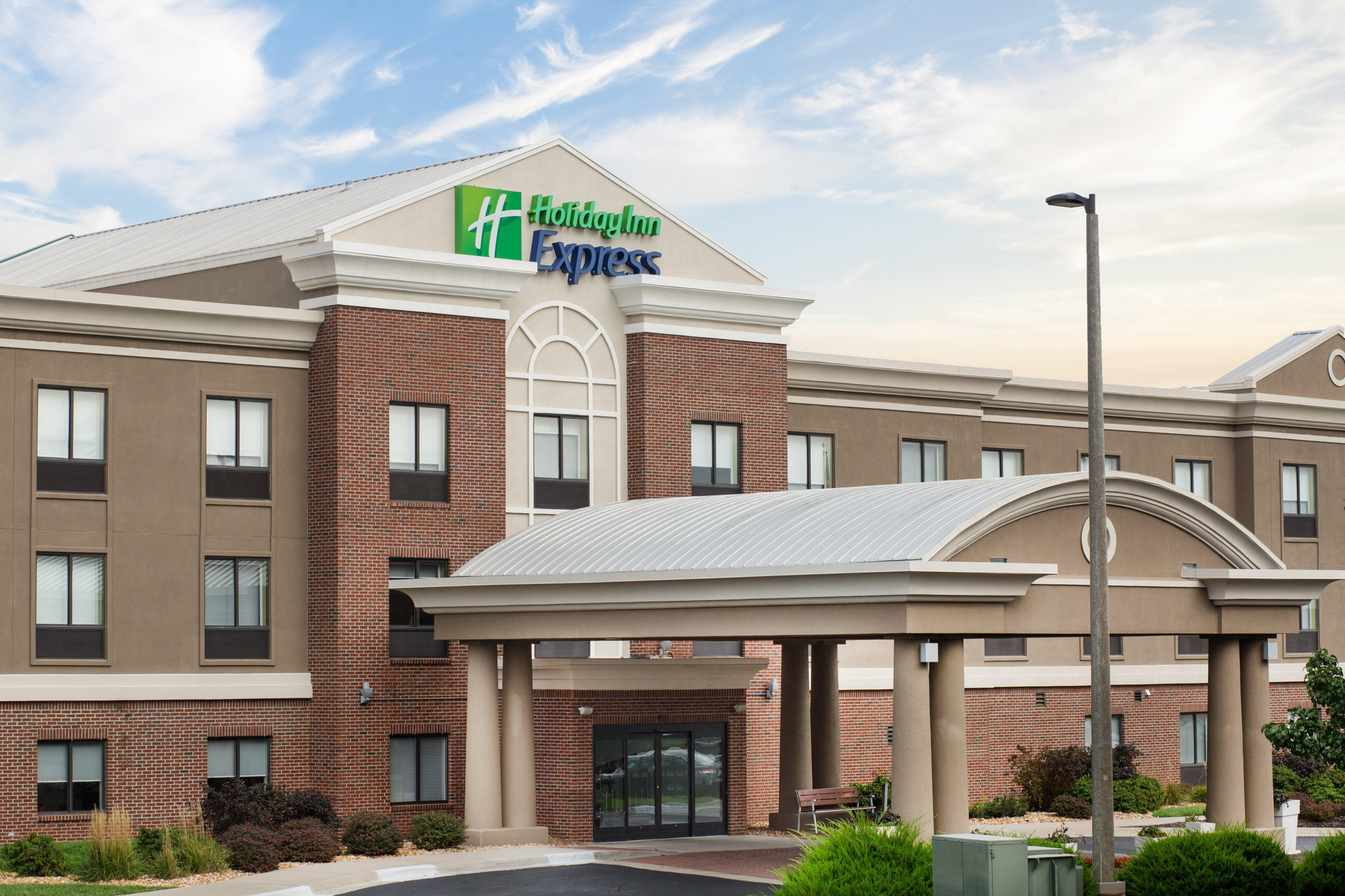 Vista Exterior Holiday Inn Express Kansas City - at the Legends by IHG