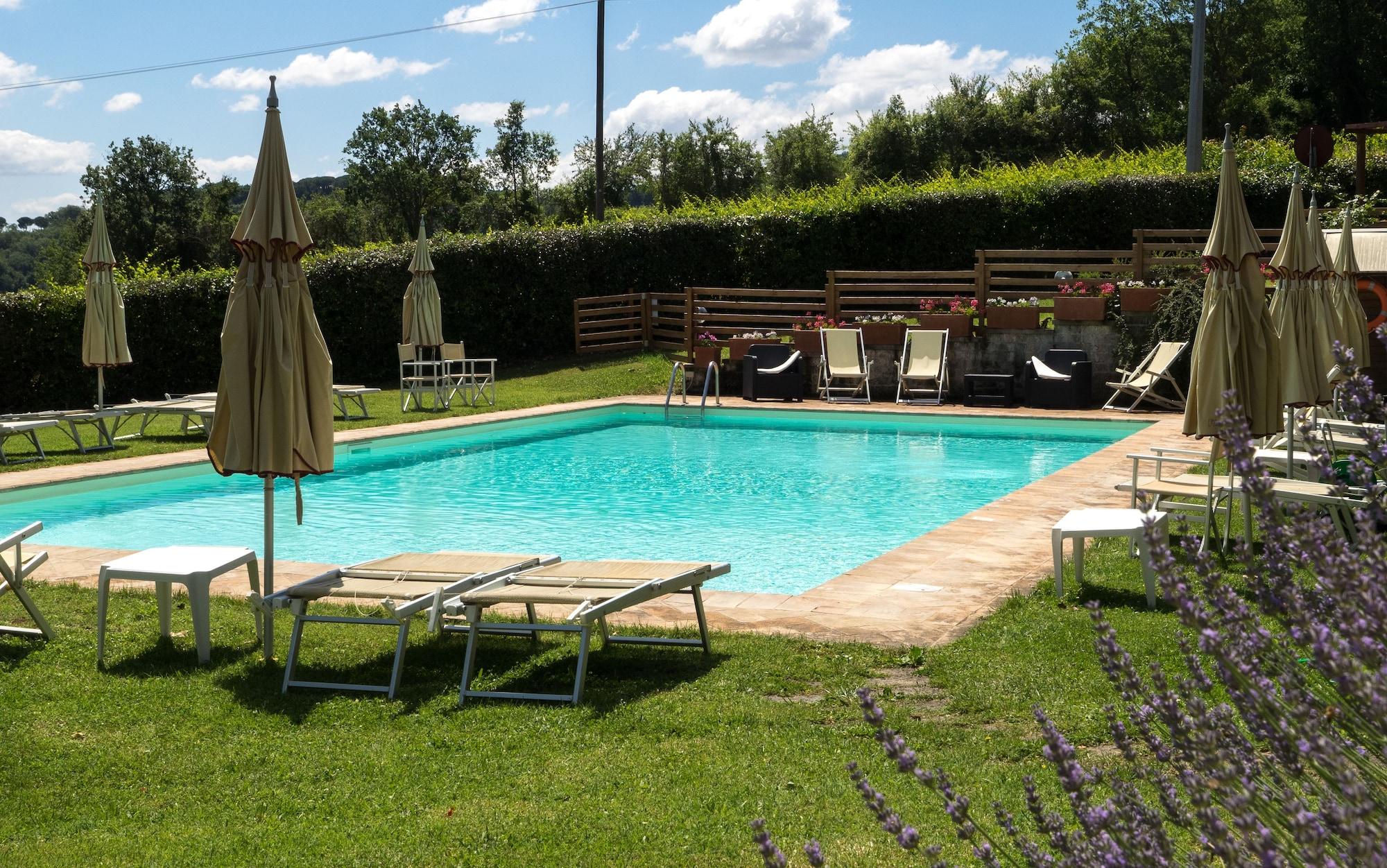 Vista Piscina Agriturismo Nobile