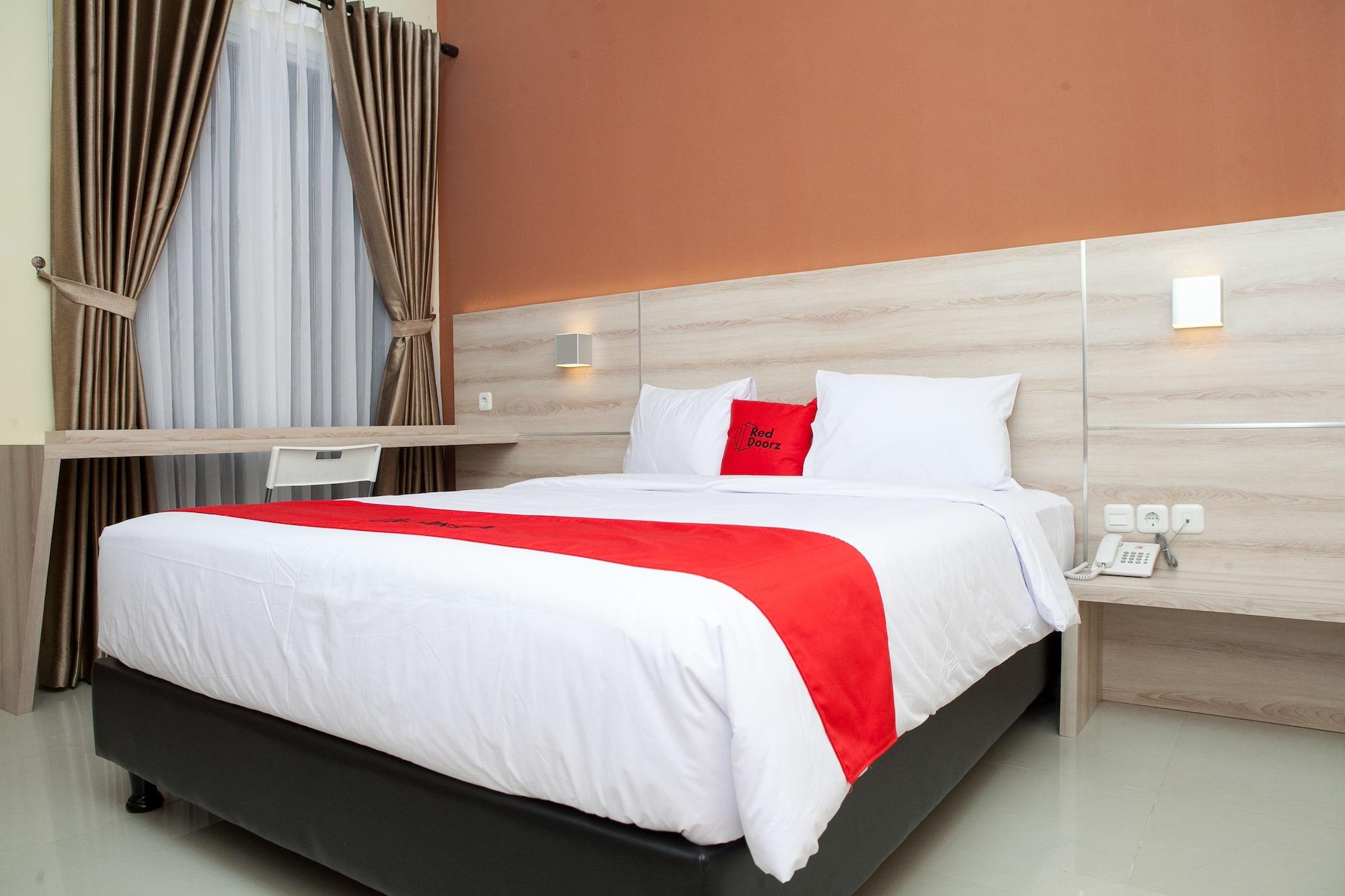 Varios RedDoorz Plus near Pasundan University