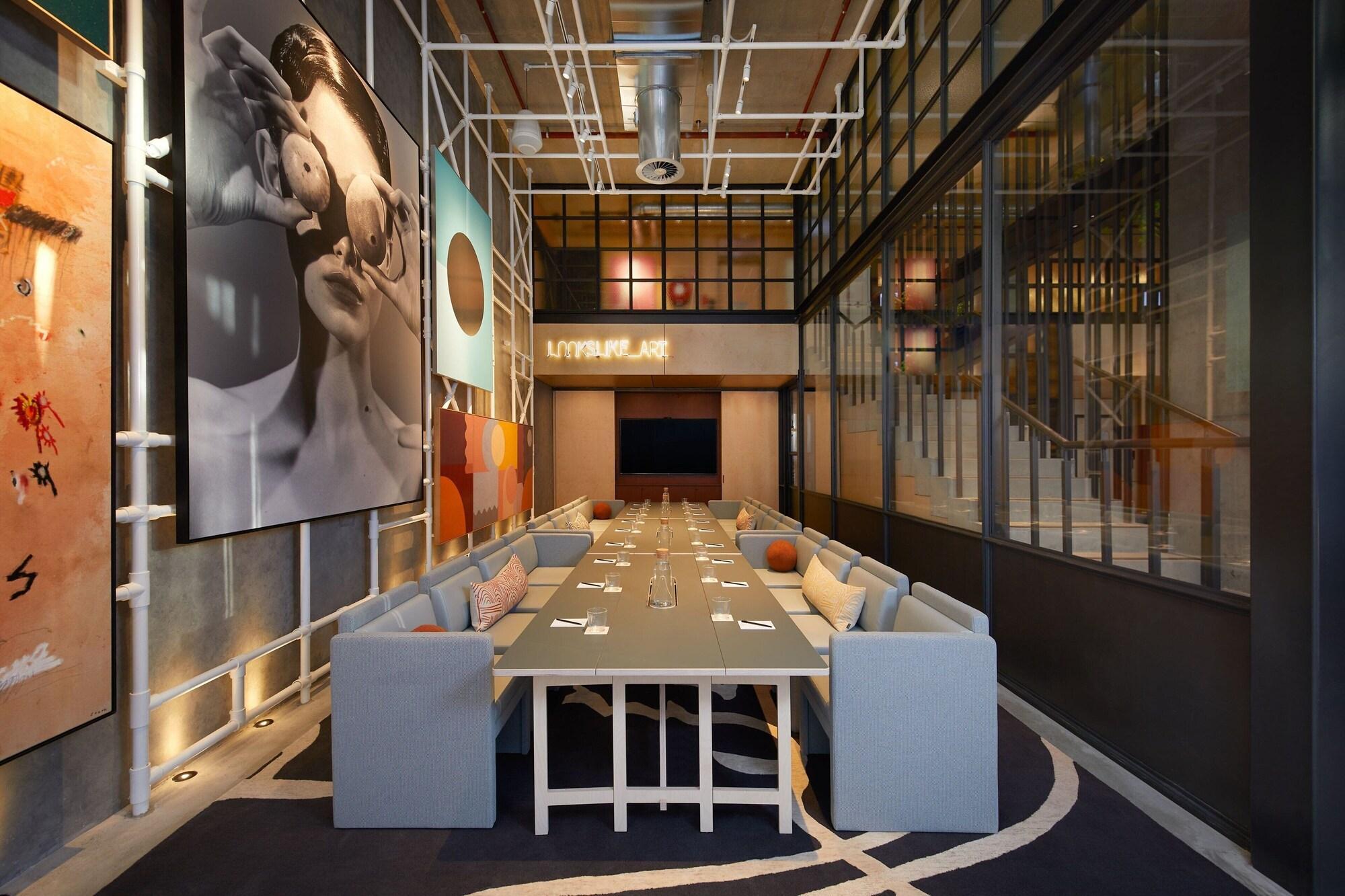 Centro de Negocios Moxy Sydney Airport