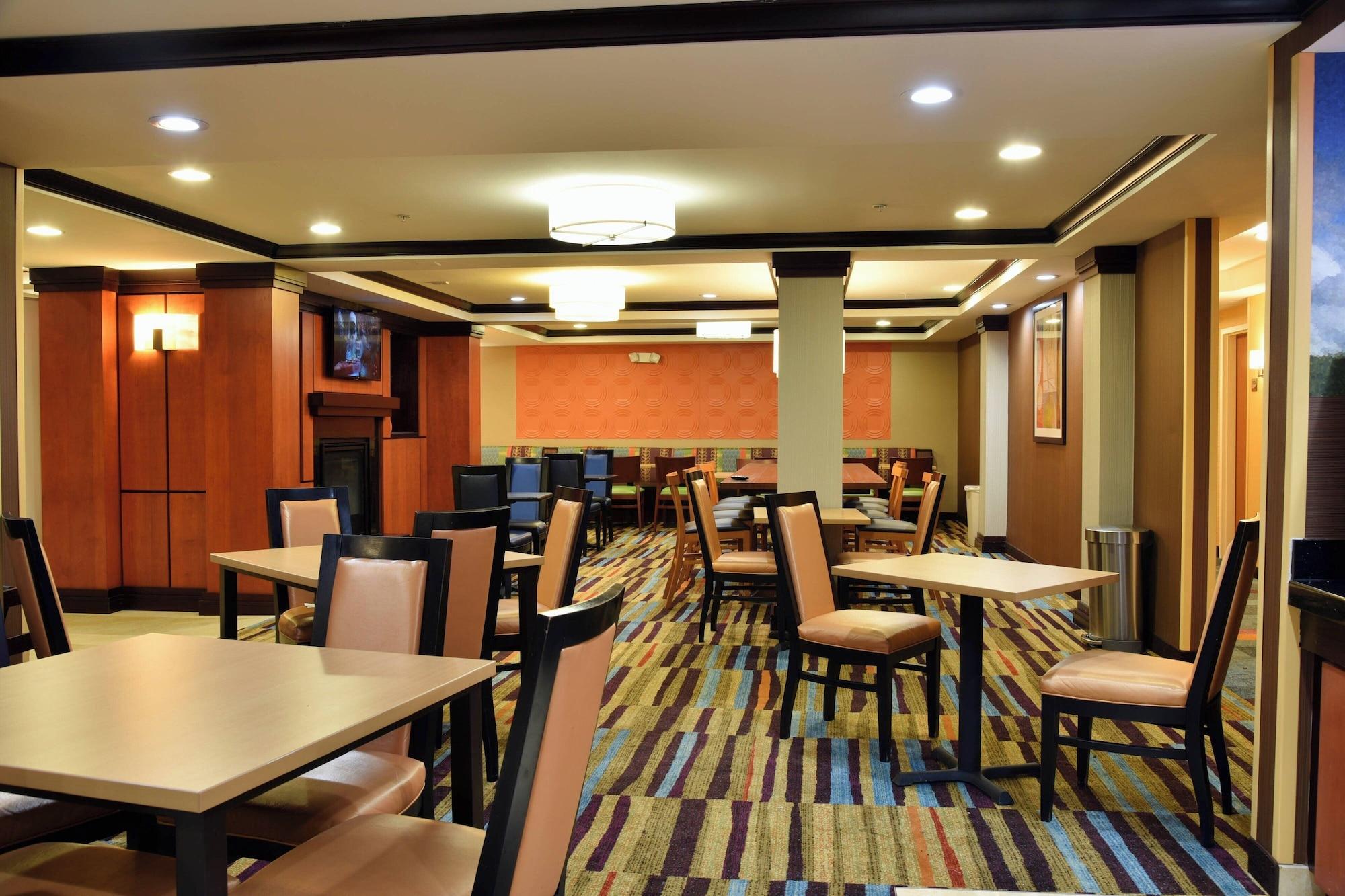 Restaurant Fairfield Inn & Suites Hartford Airport