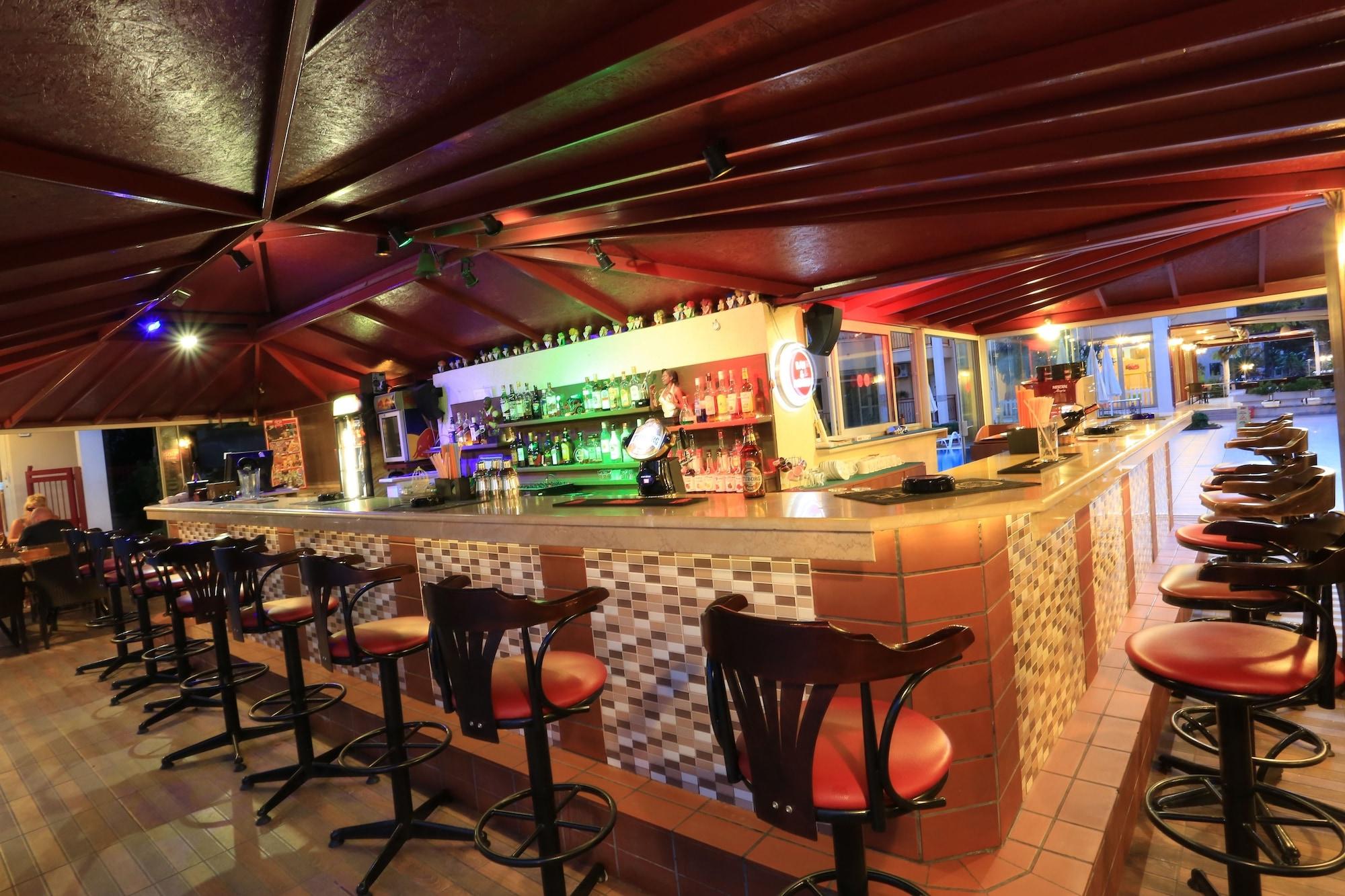 Bar/Salón Club Amaris Apartment