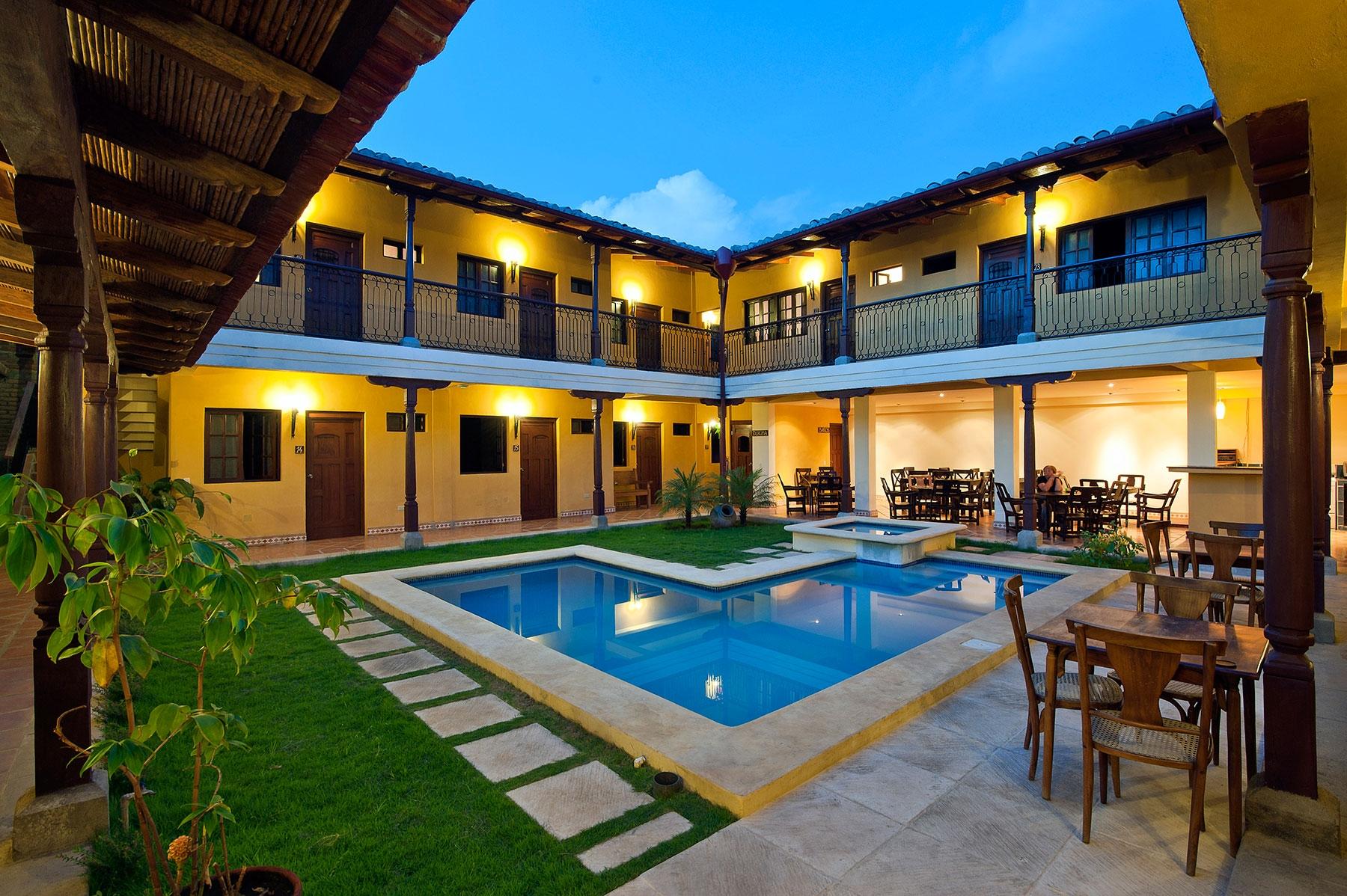Vista Piscina Hotel La Pergola