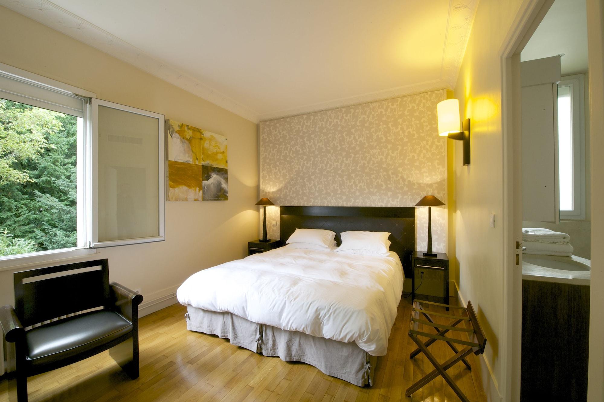 Varios La Villa Paris