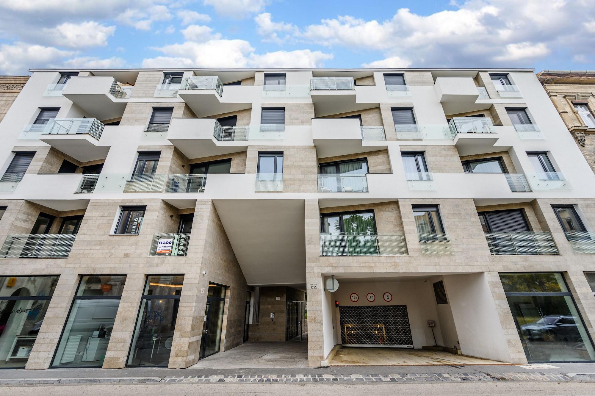 Varios Elisabeth Downtown Apartments by UrbanRent