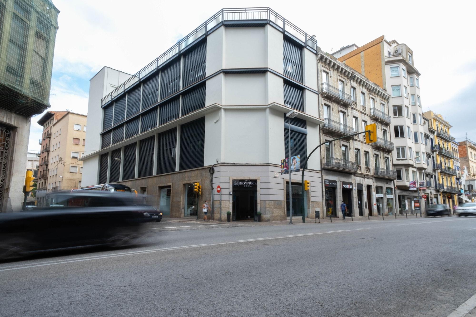 Vista Exterior Hotel BestPrice Girona