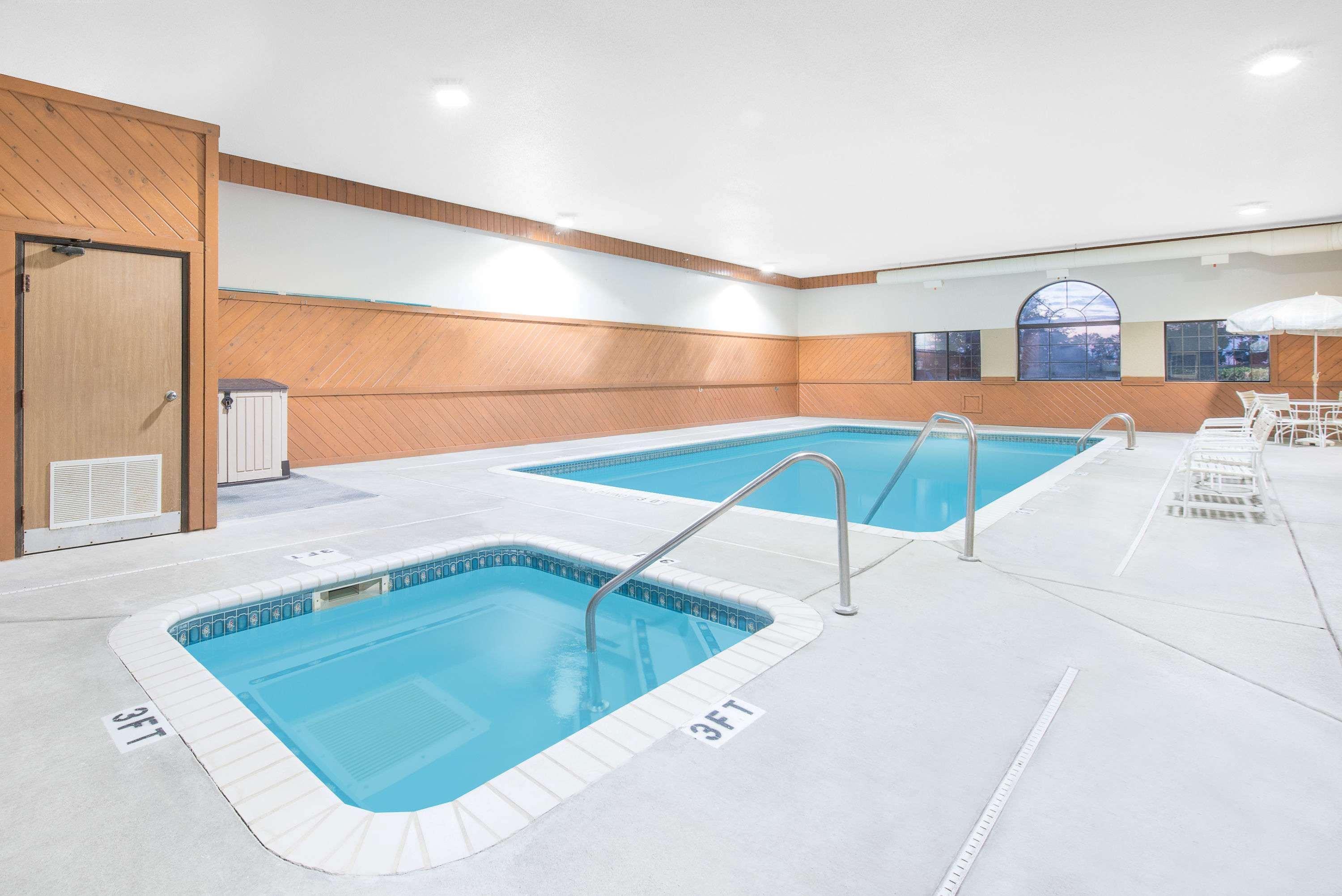 Vista Piscina Super 8 by Wyndham Morris