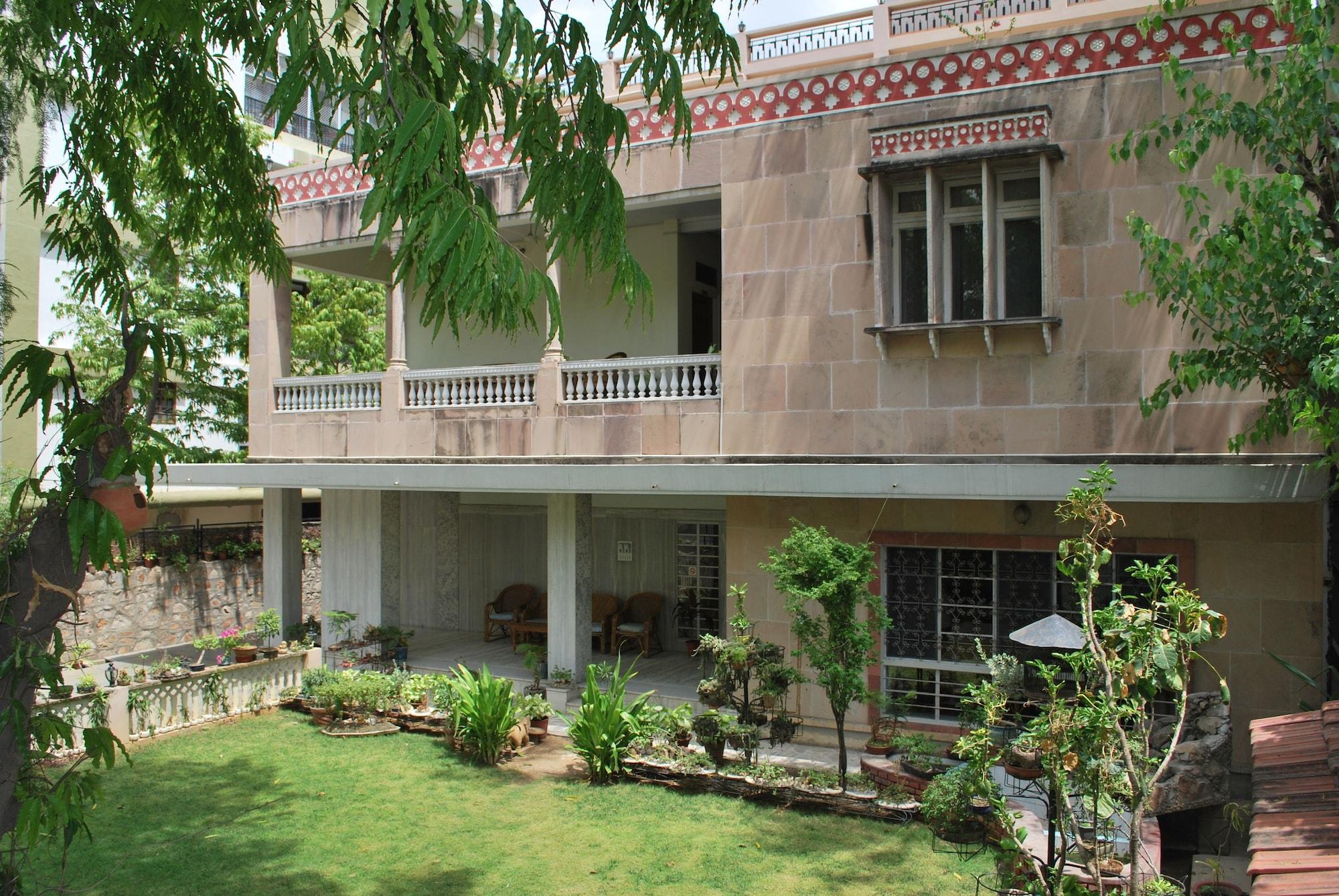 Vista Exterior Tara Niwas