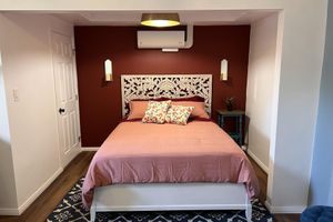 Alquiler Vacacional - Rosy Casita with A/C near Base & Downtown with easy access to freeway