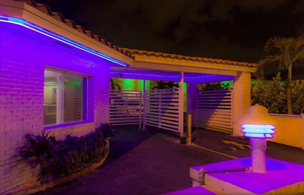 Vista Exterior Gables Cove Hotel