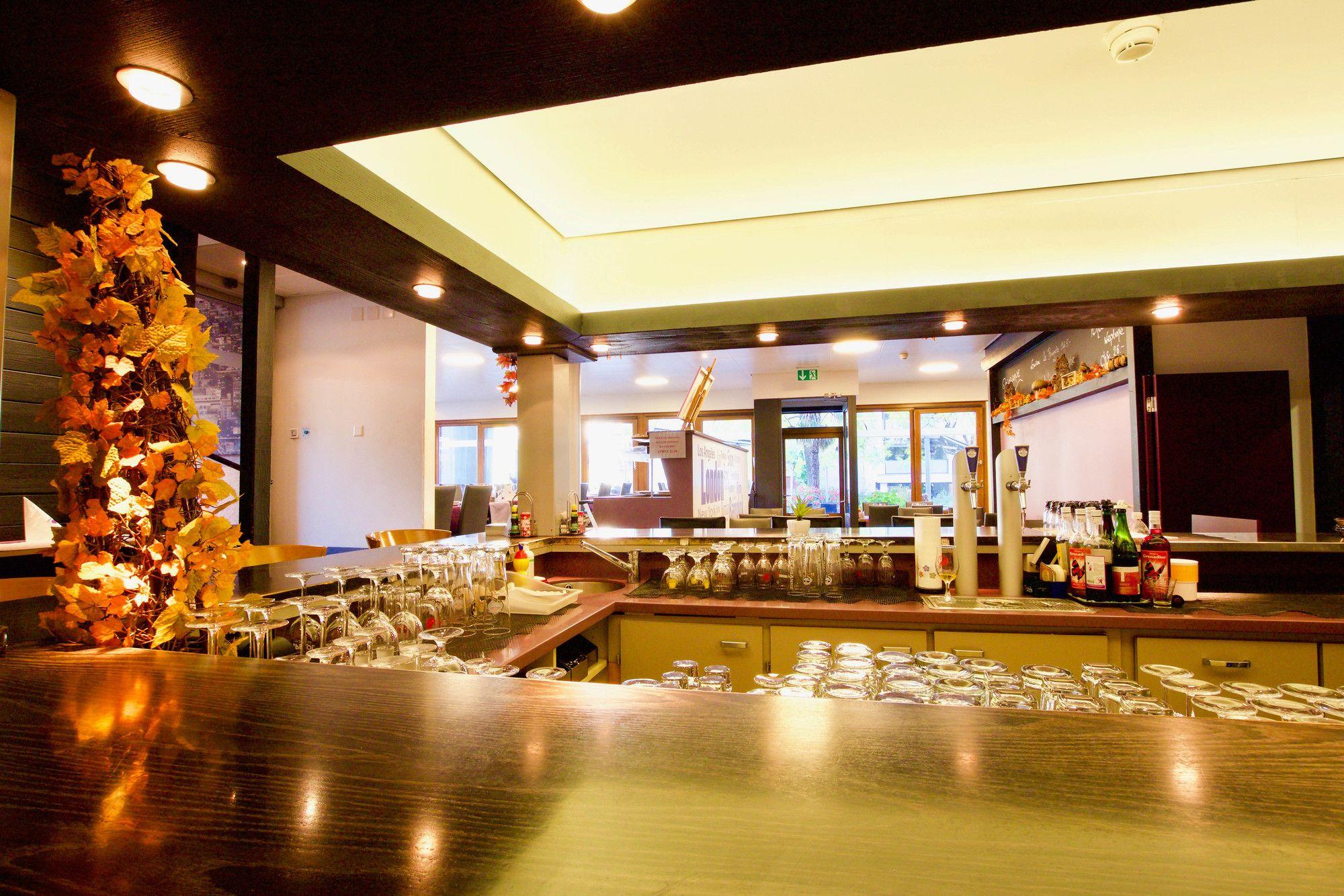 Bar/Salón Hôtel du Rhone