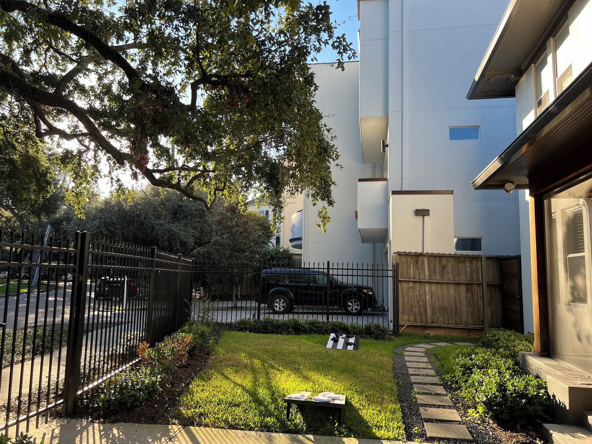 Vista Exterior MyCrib Houston Hostel