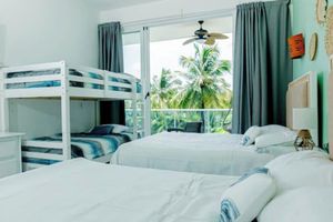 Alquiler Vacacional - New 4 BR PH with Jacuzzi & BBQ steps away from the beach LV 4302