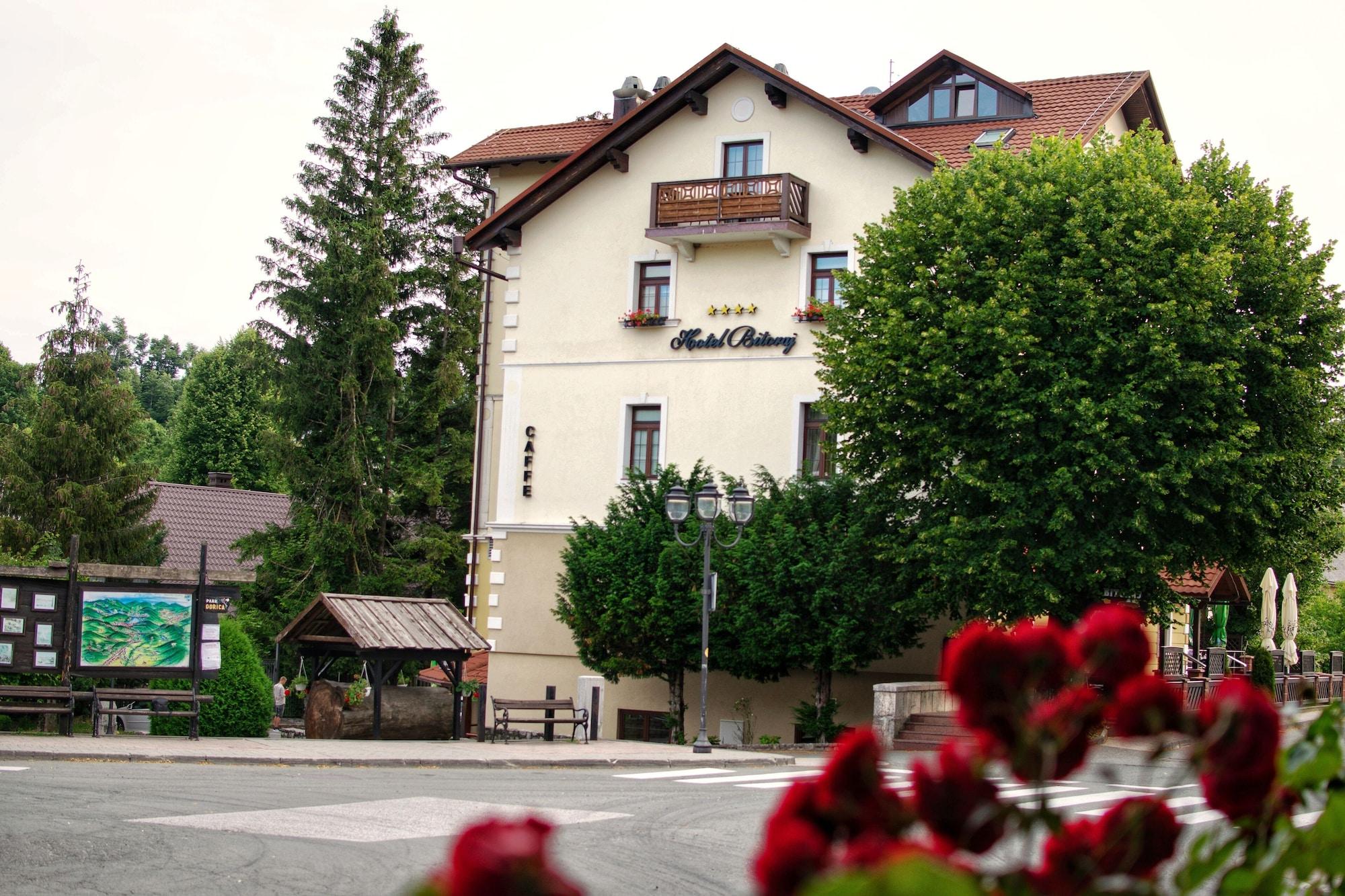 Vista Exterior Hotel Bitoraj
