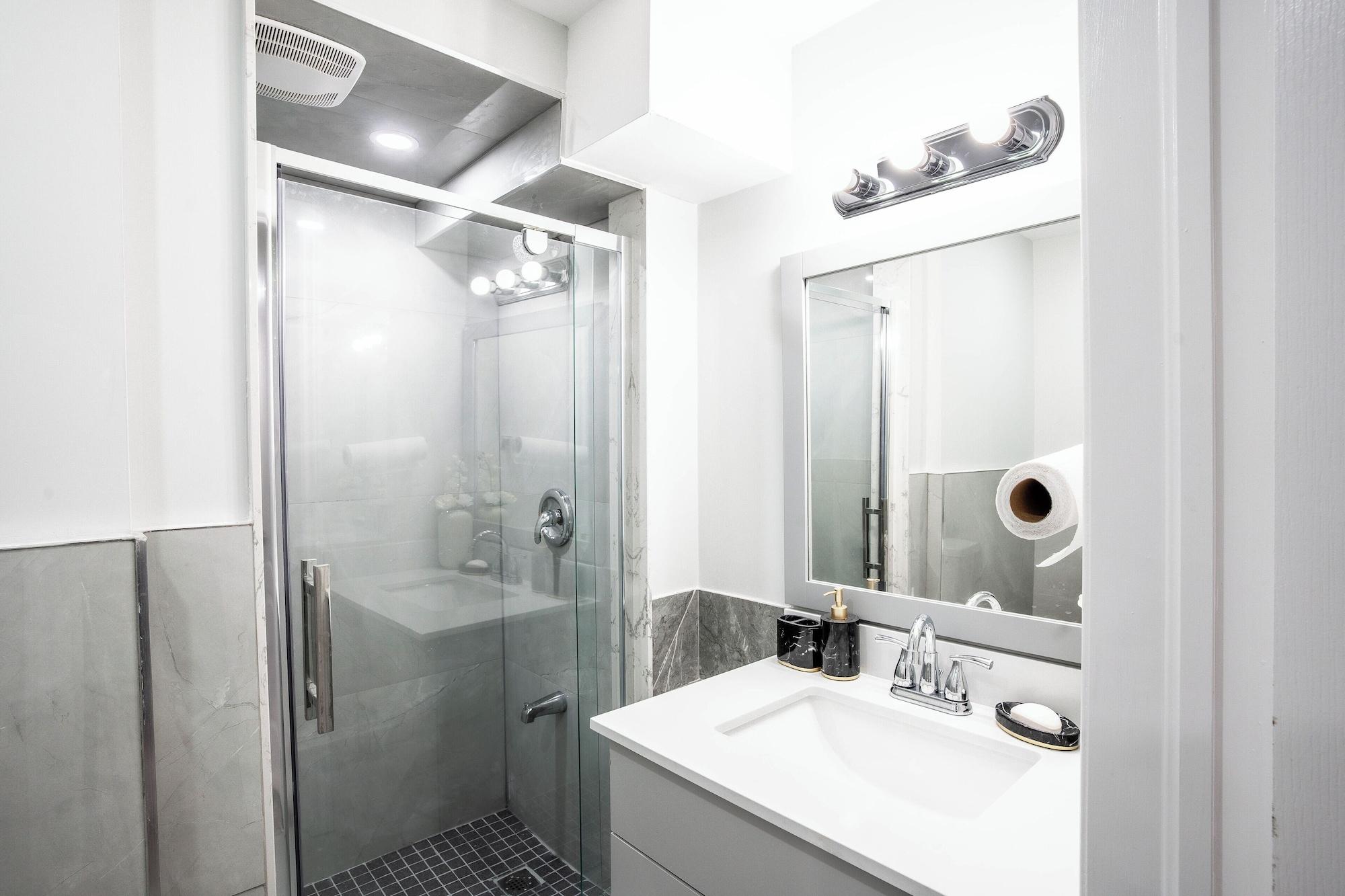 Baño SAINT SUITES EXECUTIVE STAY 2B + 1B
