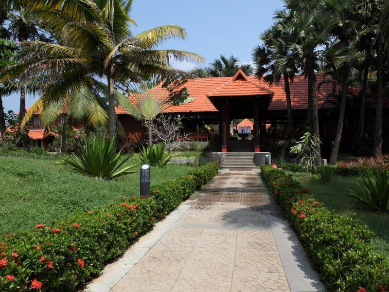 Vista Lobby Poovar Island Resort