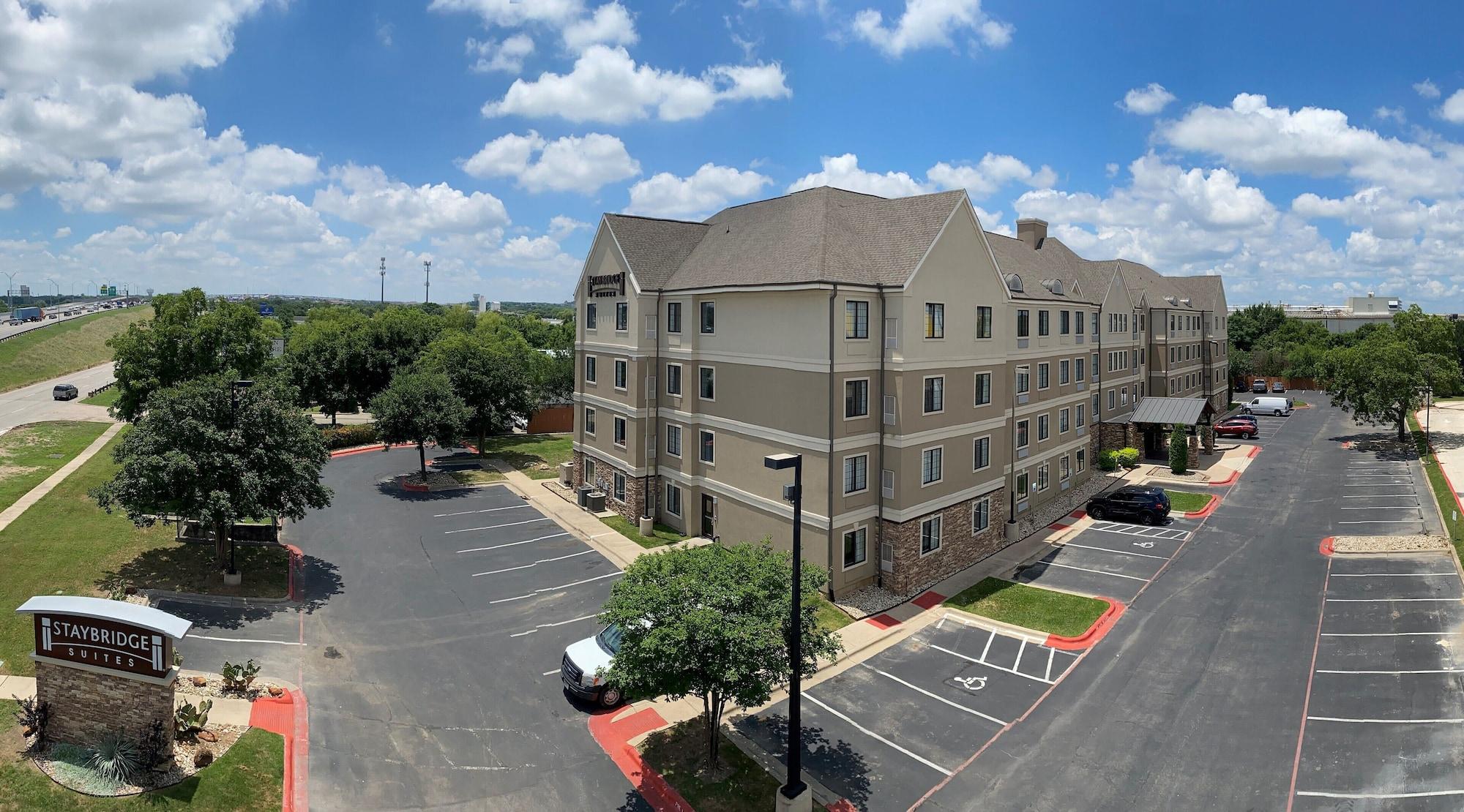 Vista Exterior Staybridge Suites Round Rock by IHG