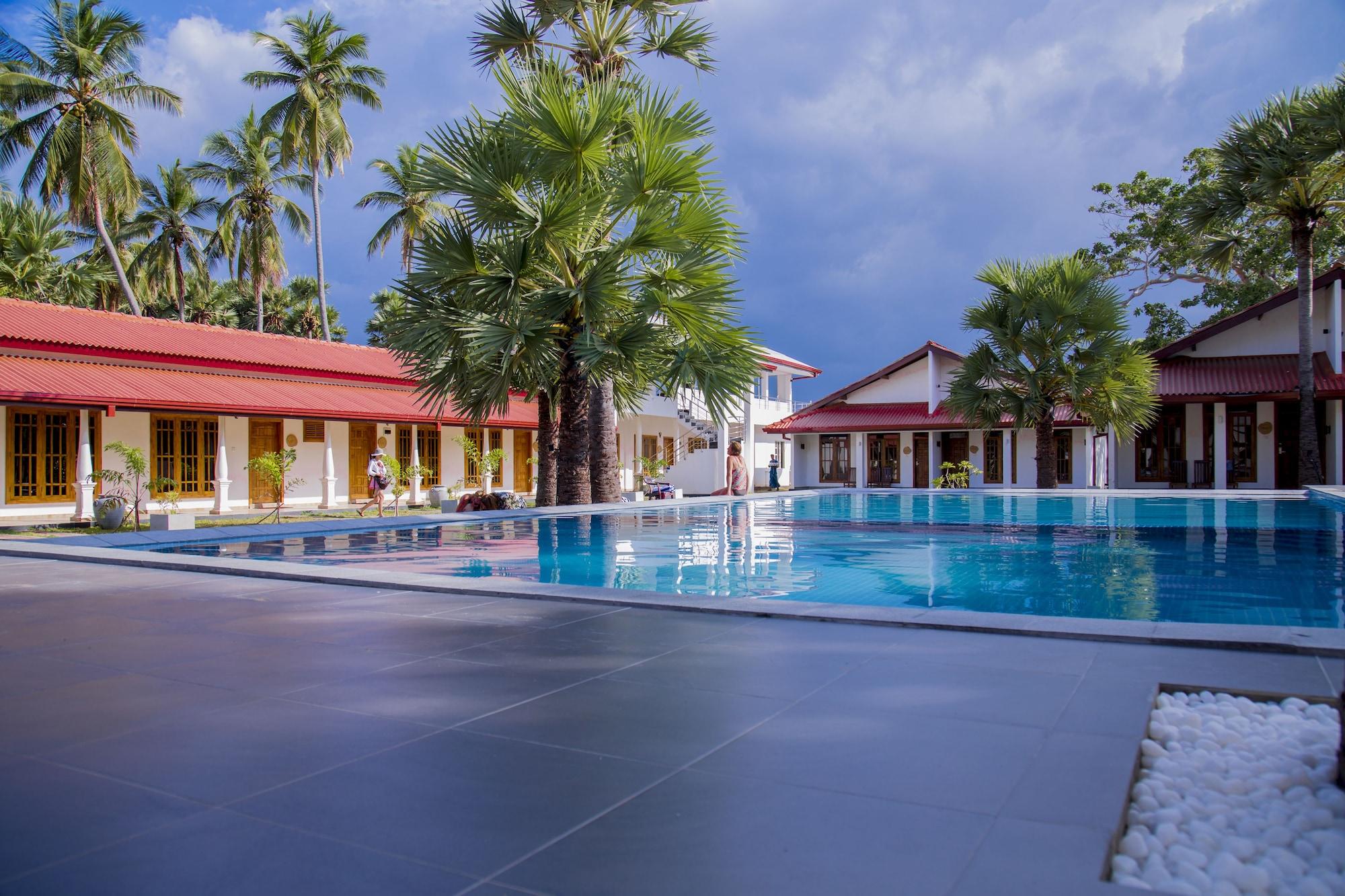 Vista Piscina Palm Resort Nilaveli