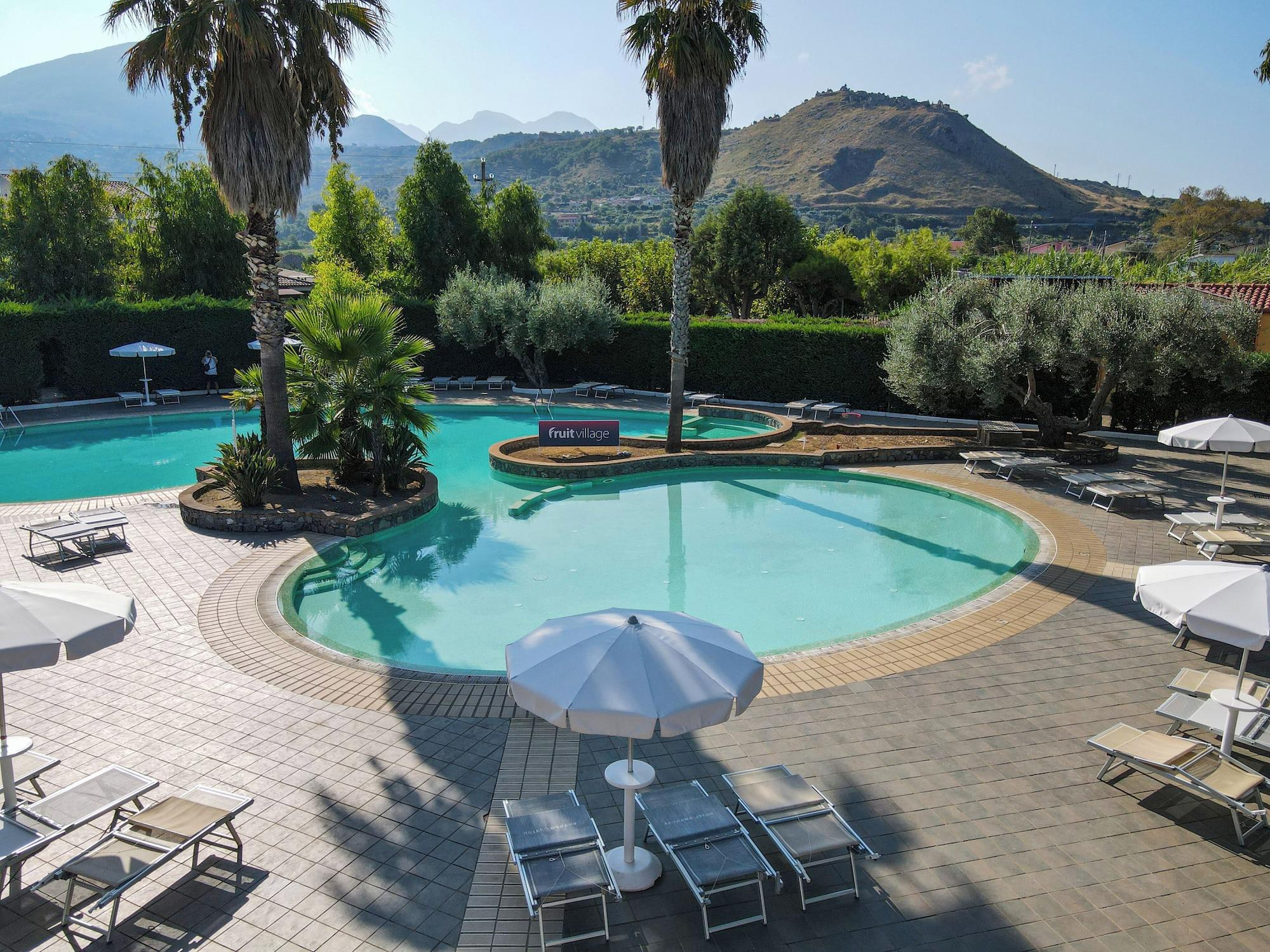 Vista Piscina FRUIT VILLAGE HOLIDAY BEACH