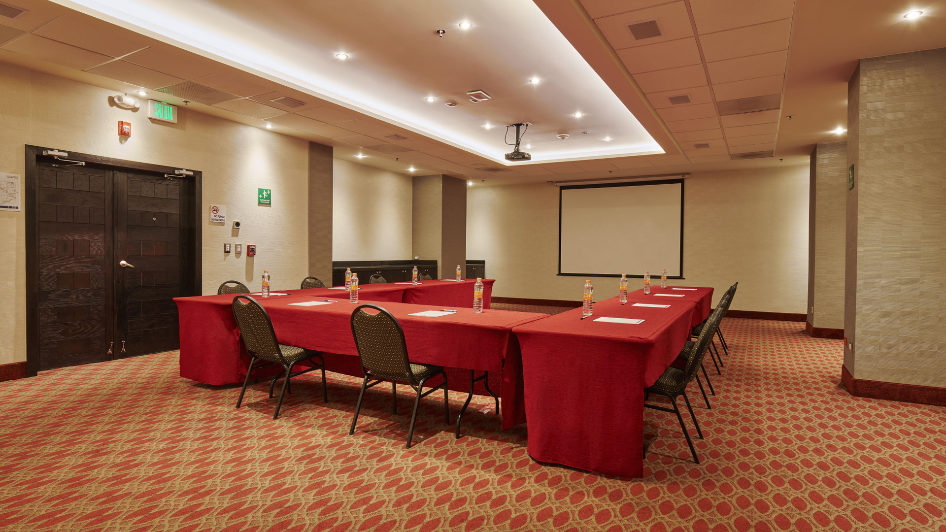 Centro de Negocios Holiday Inn Express & Suites Chihuahua Juventud
