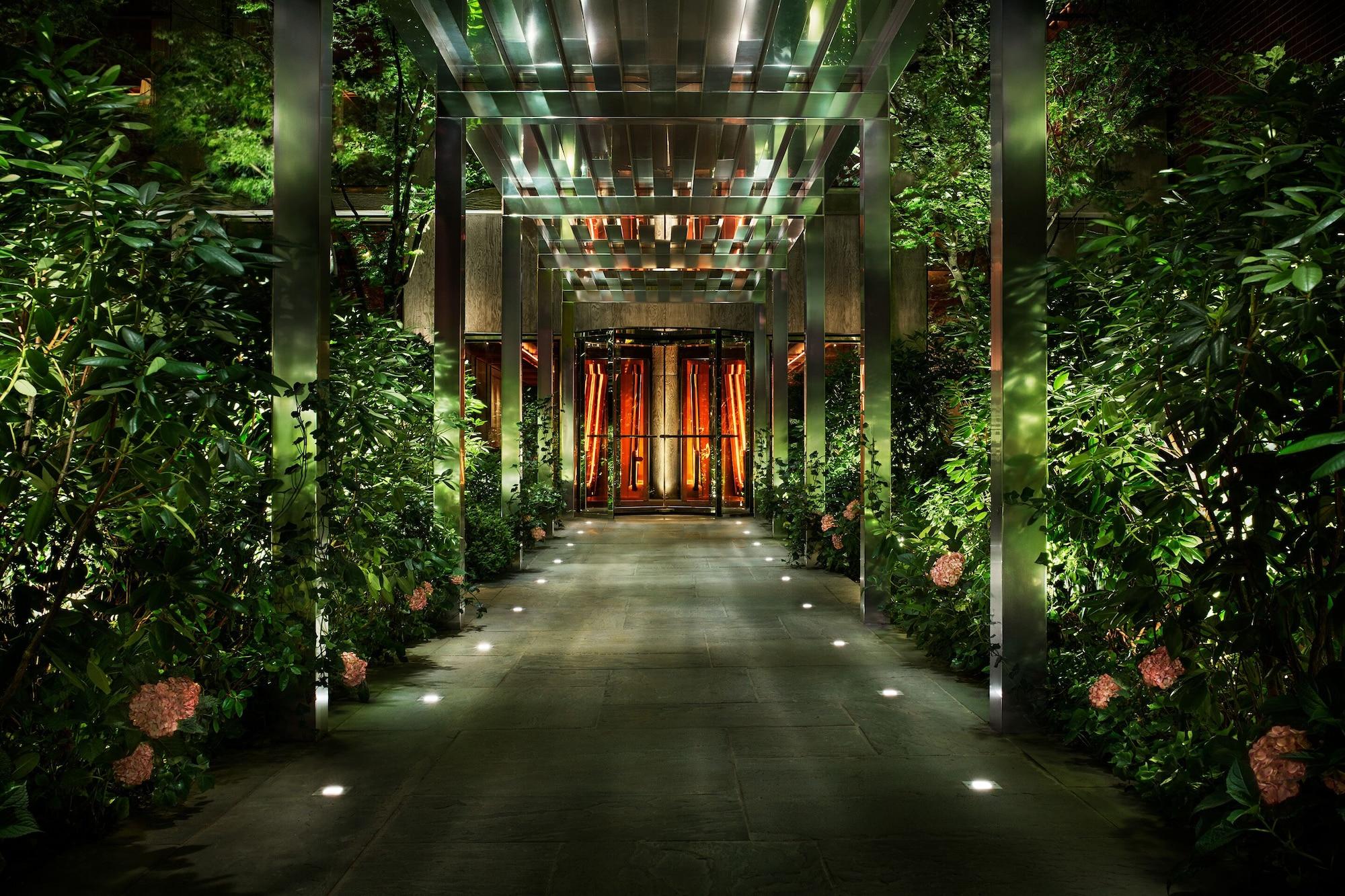 Vista Exterior PUBLIC, an Ian Schrager hotel