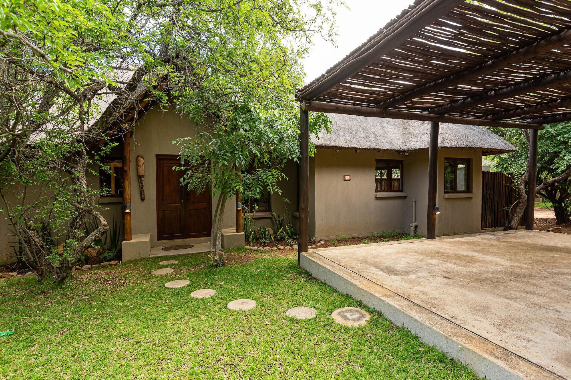 Vista Exterior Raptors Lodge