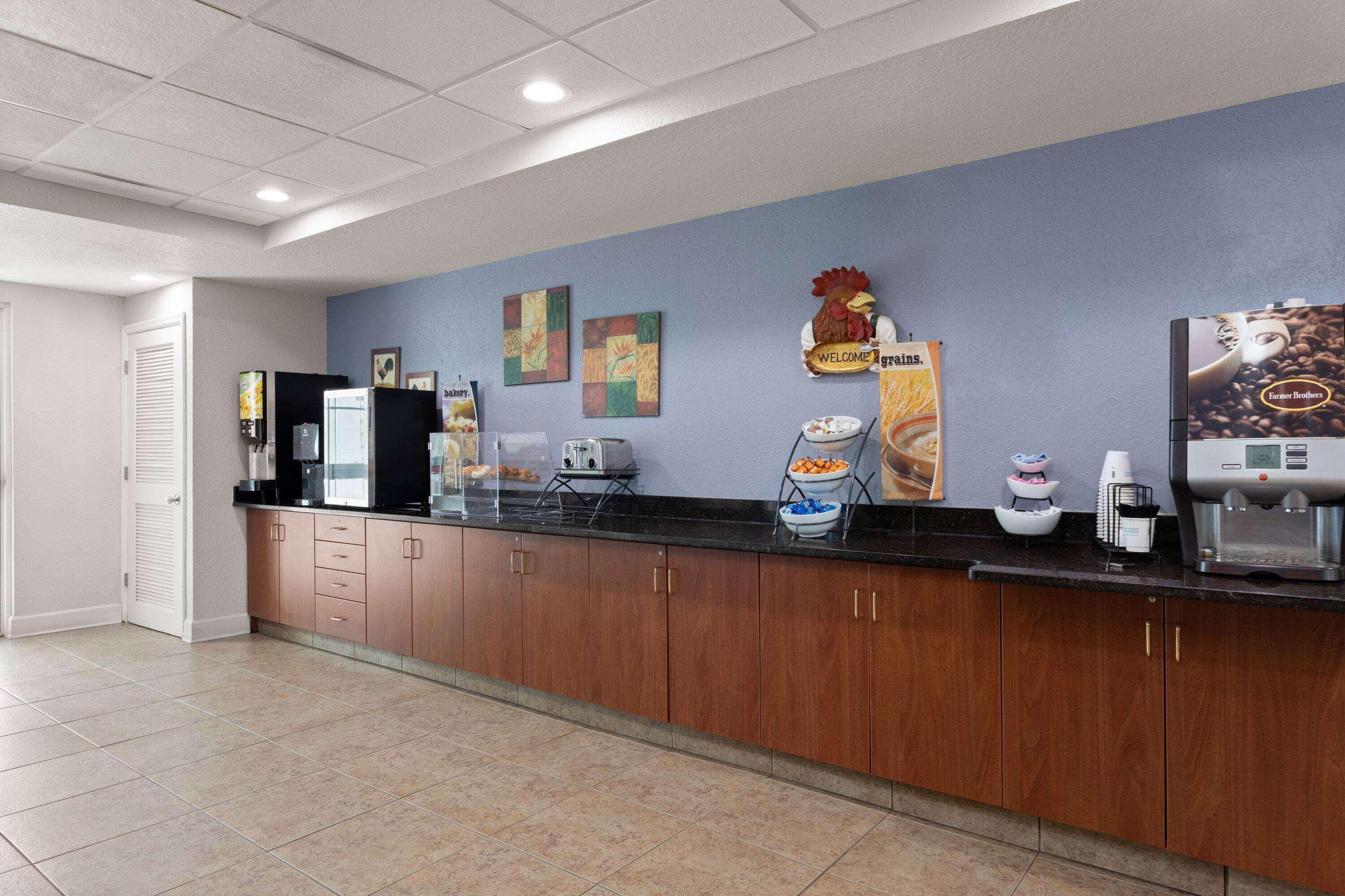 Restaurant Microtel Inn & Suites by Wyndham Zephyrhills