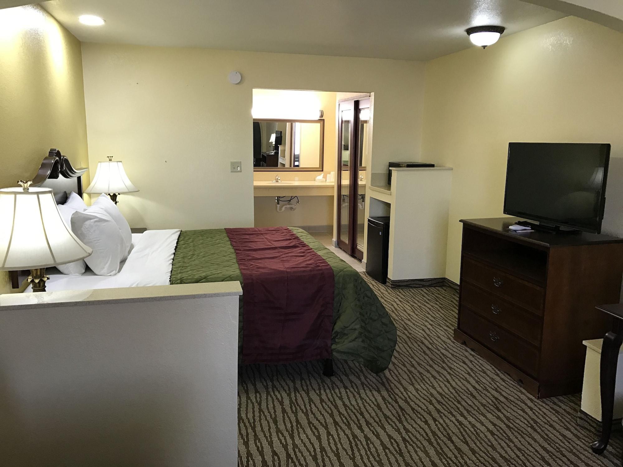 Equipamiento de Habitación Super 8 by Wyndham Jackson MS Near the Fairgrounds