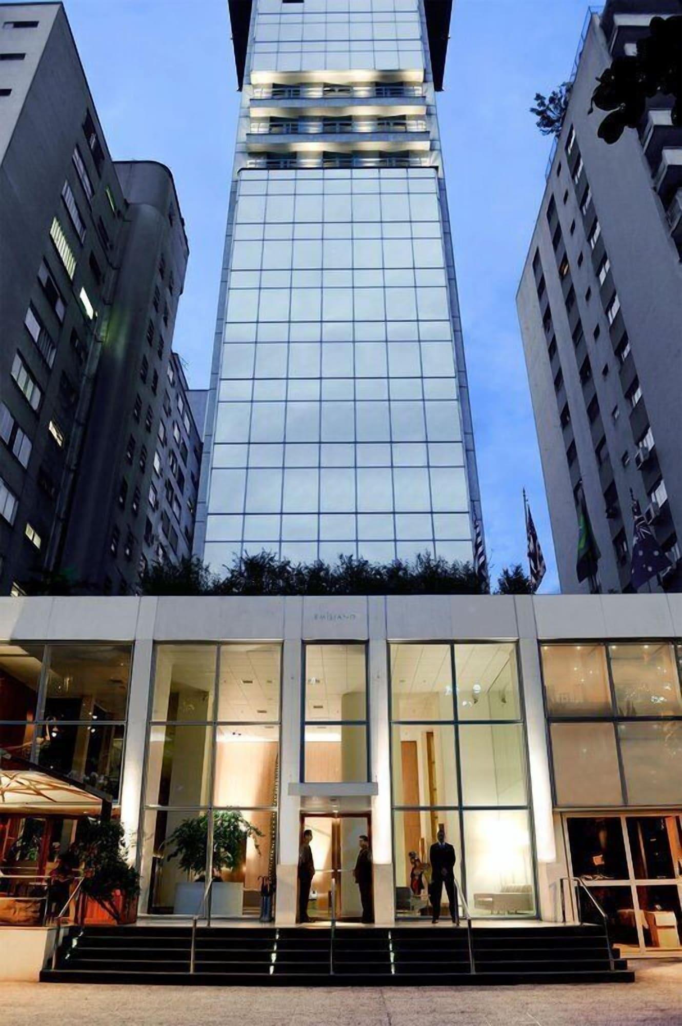 Vista Exterior Hotel Emiliano