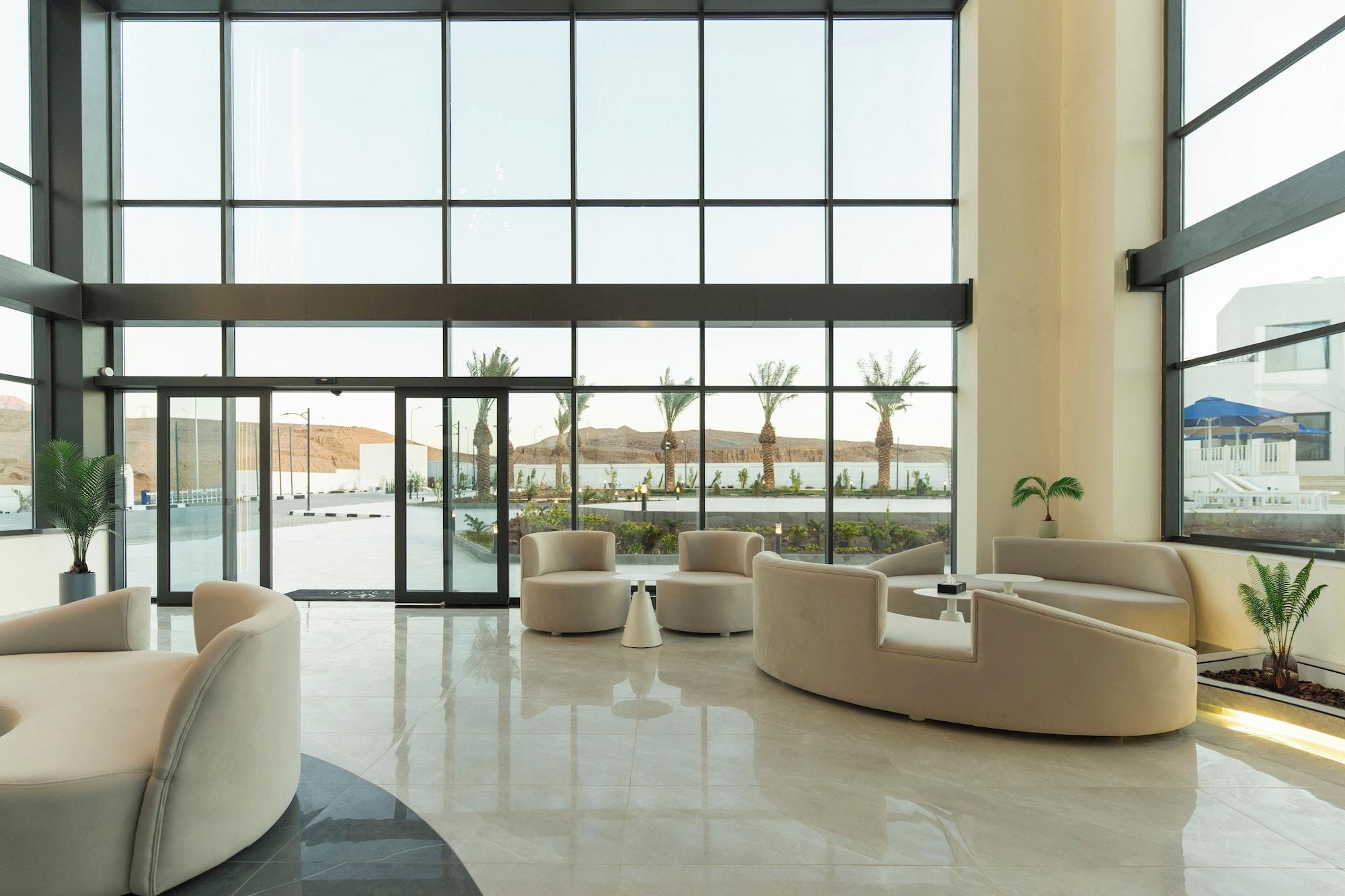 Vista Lobby Diamond Palm Hotel & Resort
