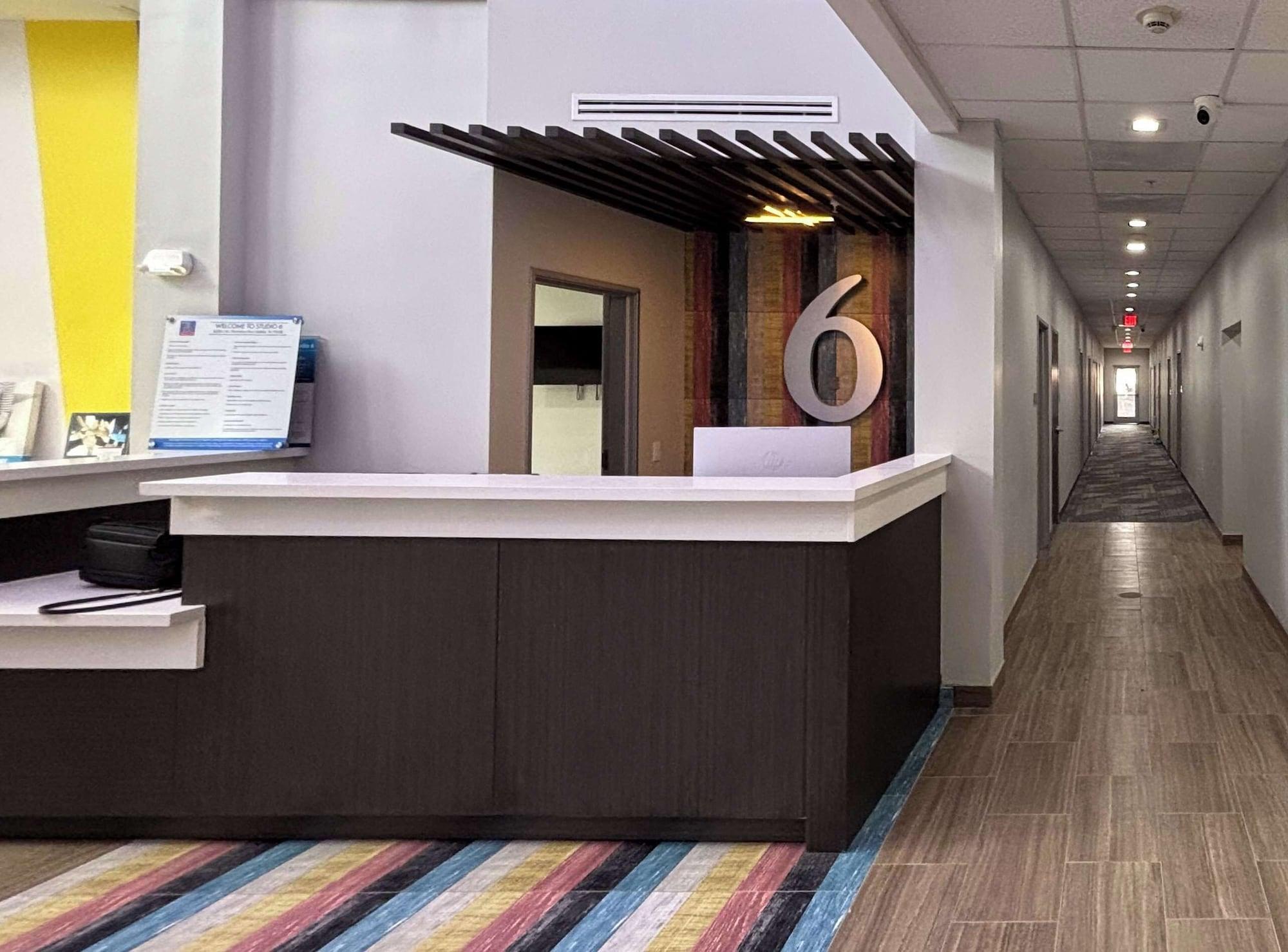 Vista Lobby Studio 6 Dallas, TX – Fair Park