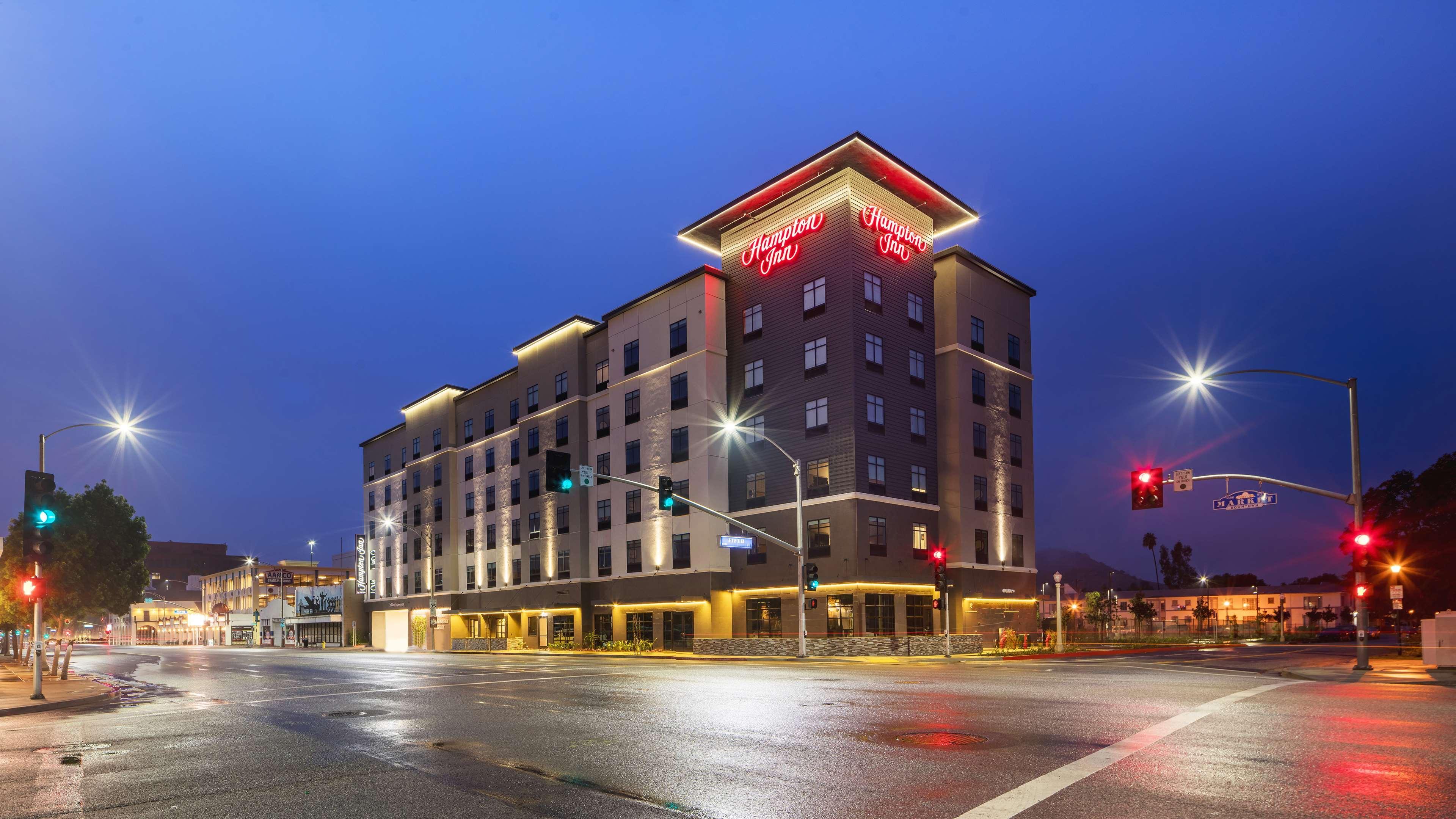 Vista Exterior Hampton Inn Riverside Downtown