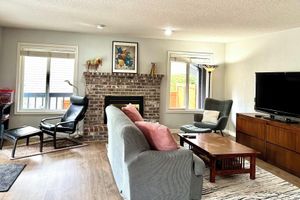 Alquiler Temporario - Spacious, 4BR Single-Level near Parks