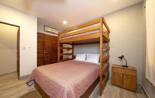 Newly Remodeled Beachfront Condo, Ground-Floor Terrace & Direct Access to Playa Flamingo - Hoteles todo incluido en Playa Conchal, Guanacaste