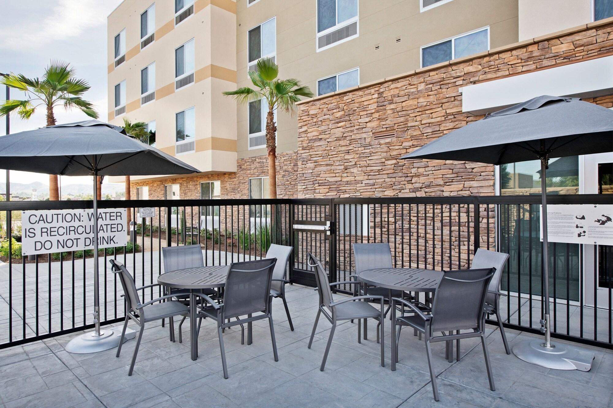 Vista Exterior Fairfield Inn by Marriott & Suites Chino