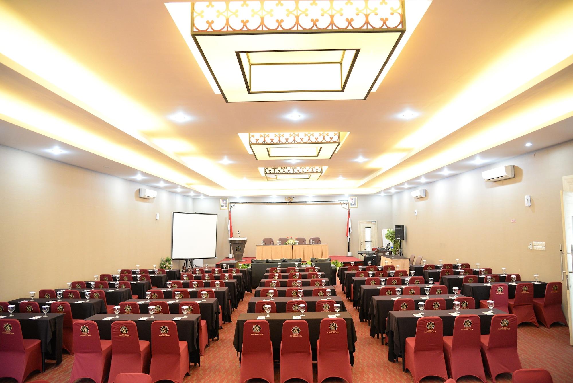 Salón de Baile Rangkayo Basa Halal Hotel