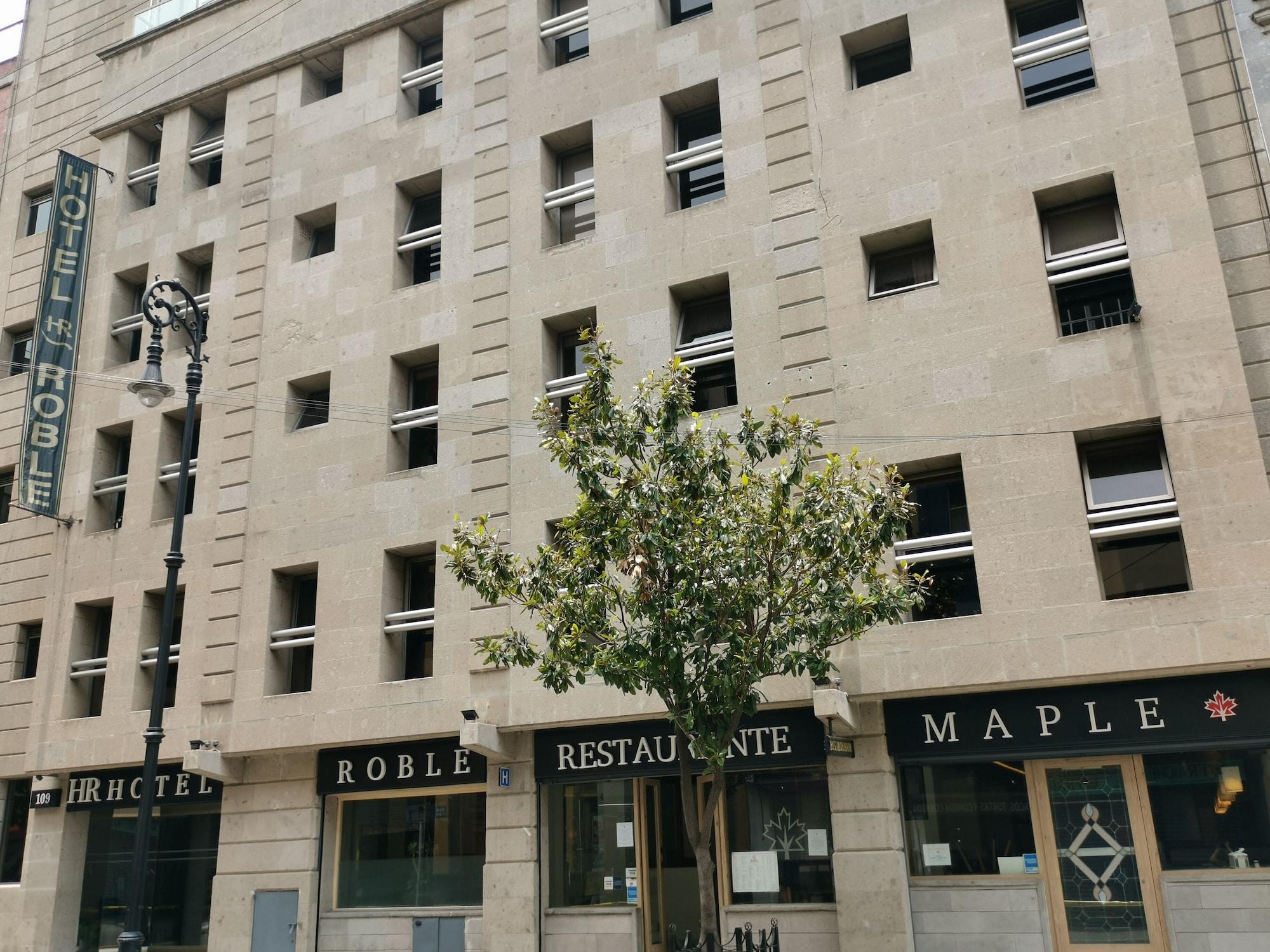 Varios Hotel Roble