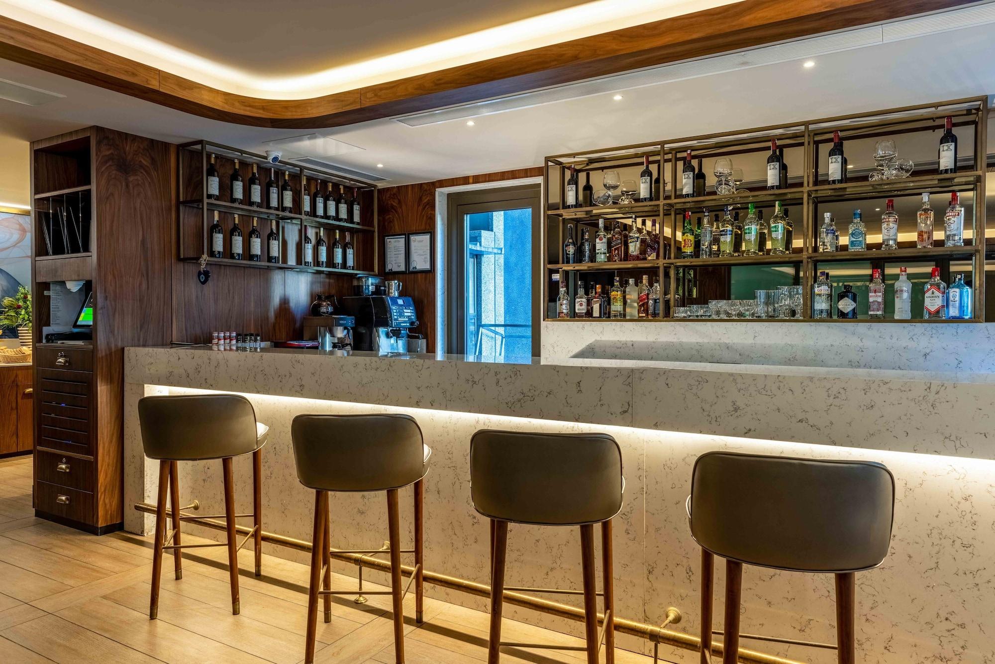 Bar/Salón Tzl Suites
