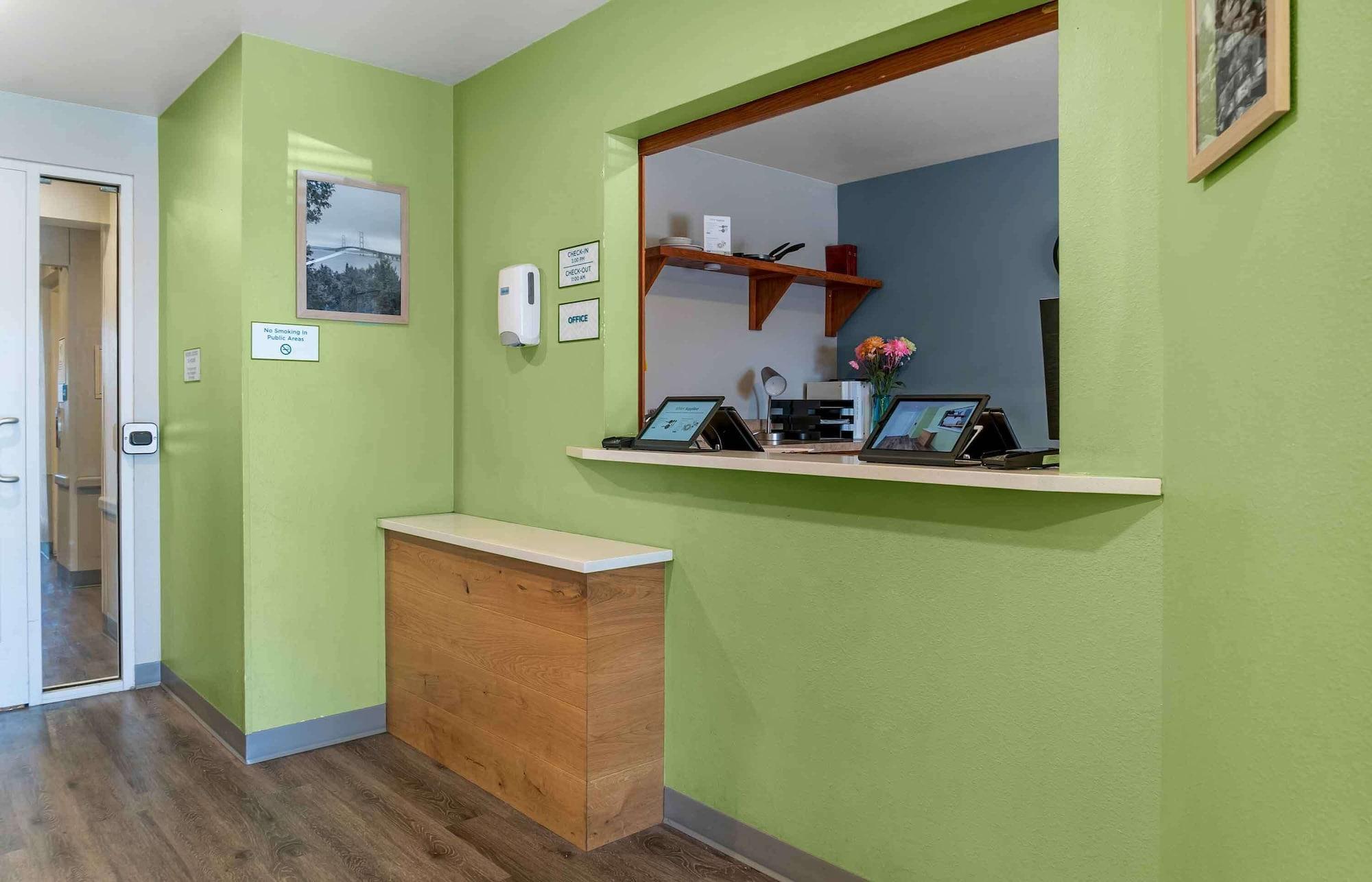 Vista Lobby Extended Stay America Select Suites - Kalamazoo - West