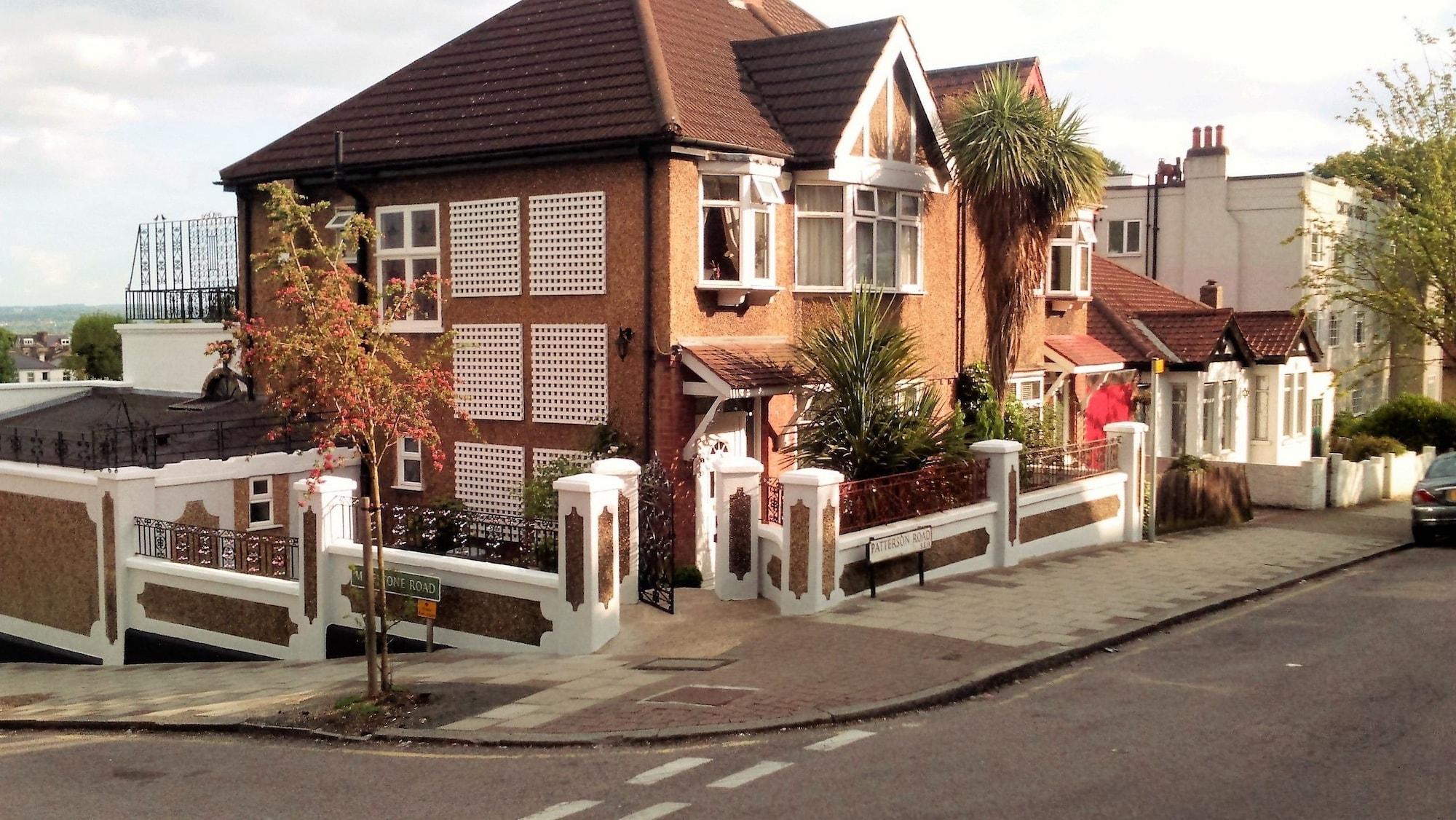 Vista Exterior Crystal Palace B&B