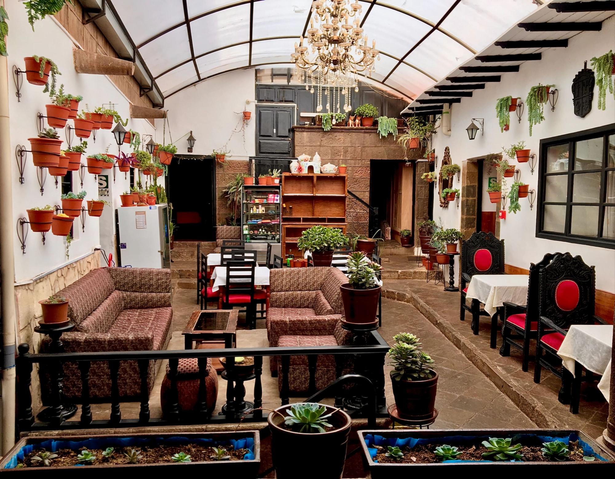 Comodidades del Alojamiento Golden House Hotel