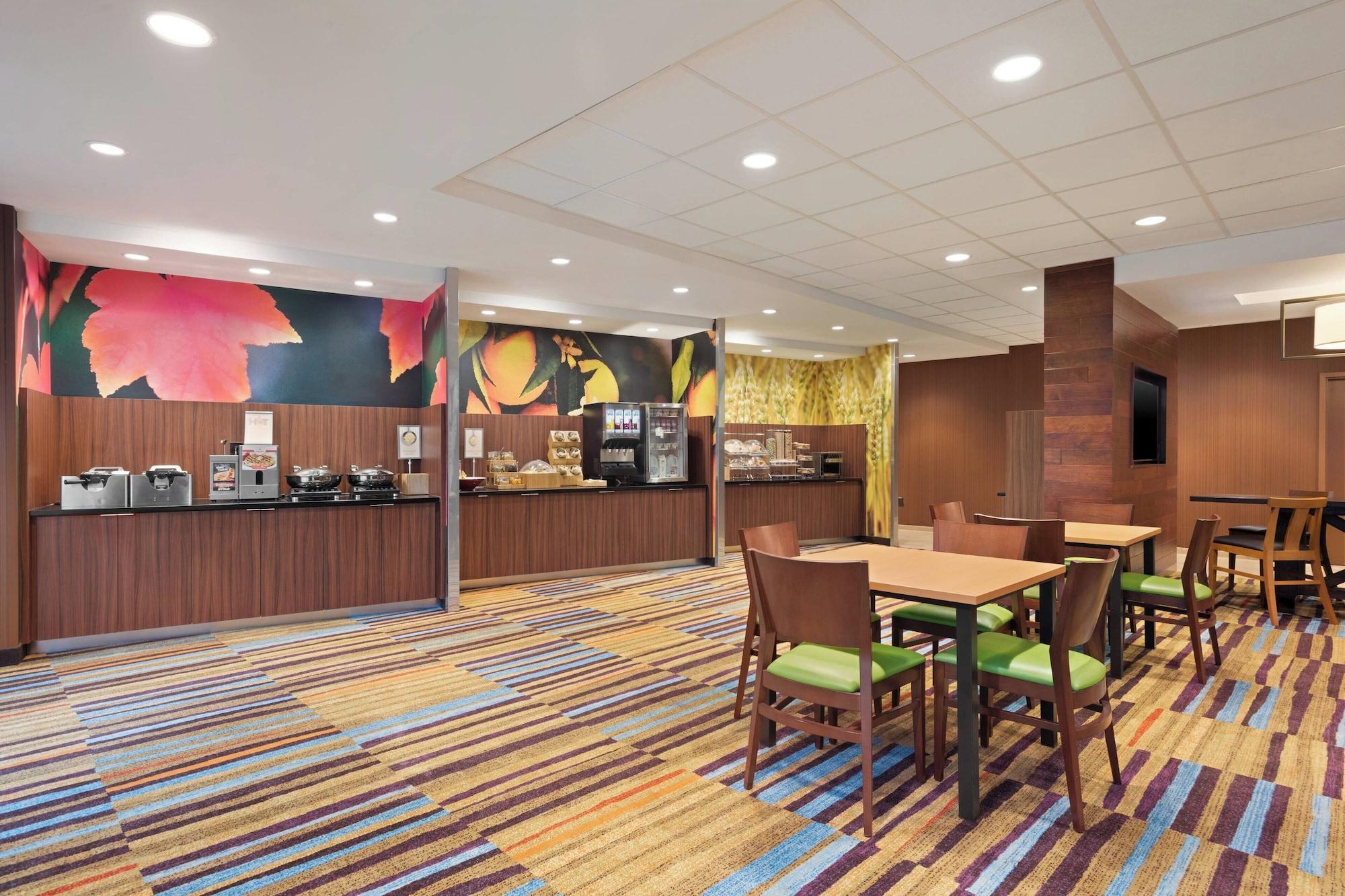 Restaurant Fairfield Inn & Suites by Marriott Charlottesville Downtown/University Area