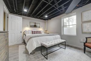 Alquiler Temporario - Minutes to DC! Stylish Home with King Bed, Secure Parking & Fire pit!