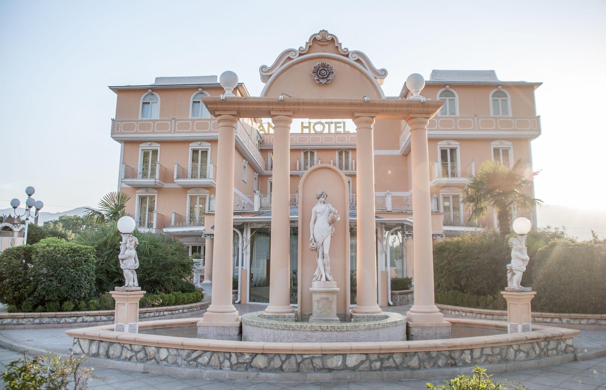 Vista Exterior Grand Hotel Osman