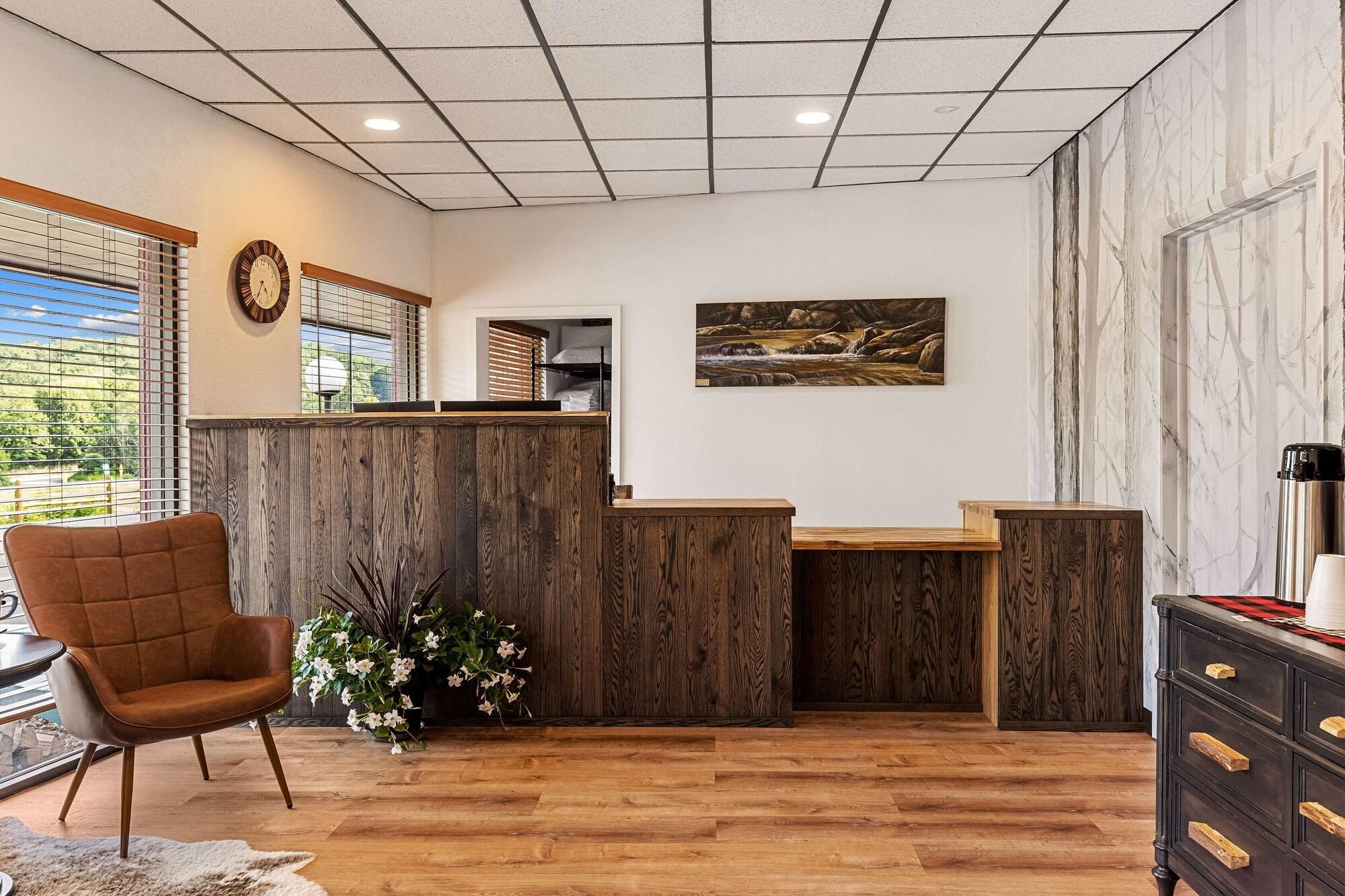 Vista Lobby Travelodge By Wyndham Emlenton