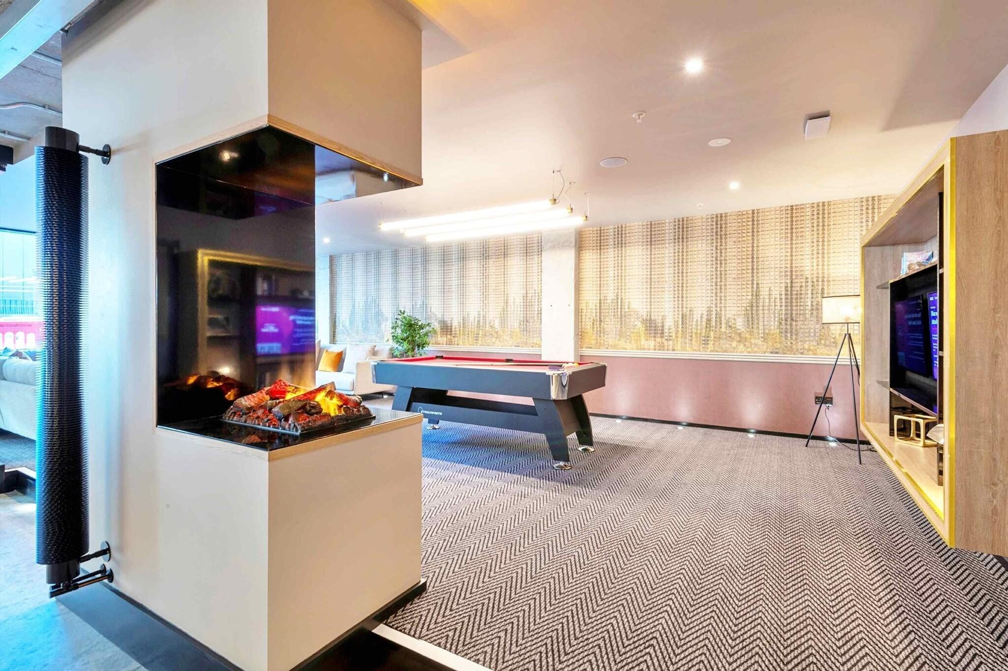 Vista Lobby Sandman Signature Glasgow Hotel