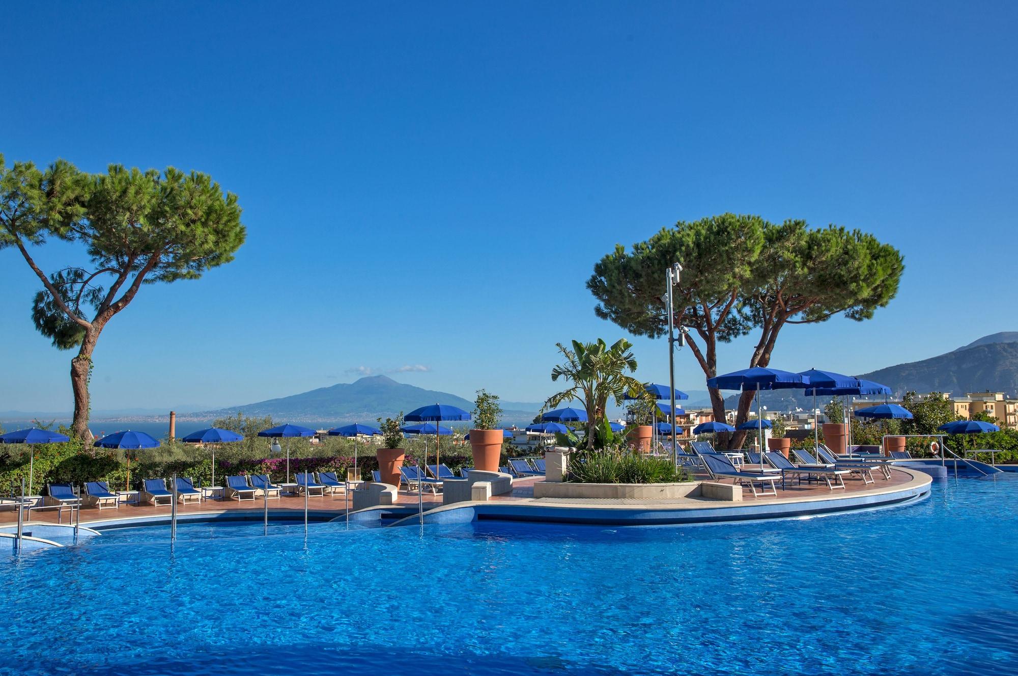Vista Exterior Hilton Sorrento Palace
