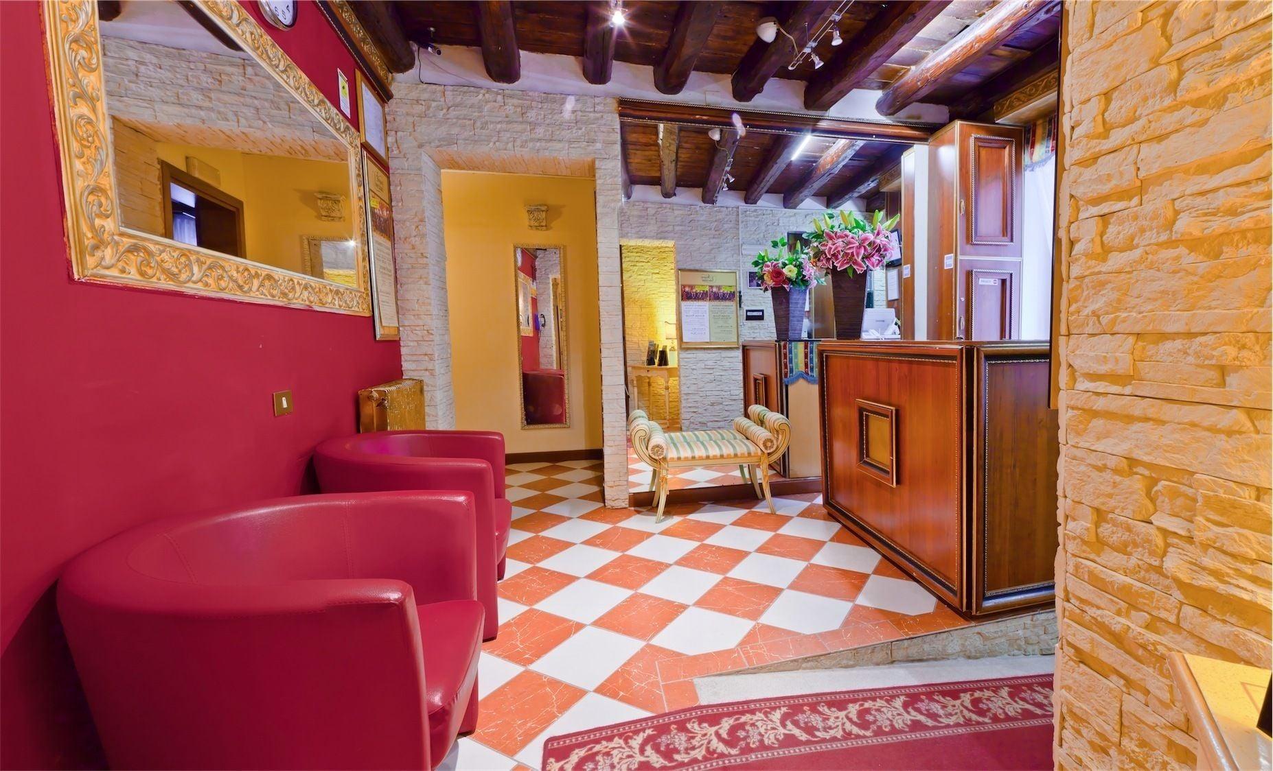 Varios Hotel Henry